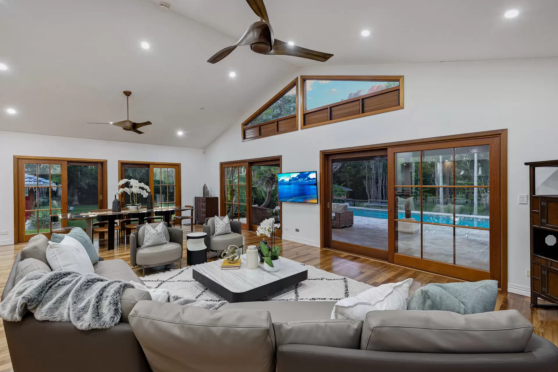 64 Oakridge Street, Burbank Sold by Queensland Sotheby's International Realty - image 1