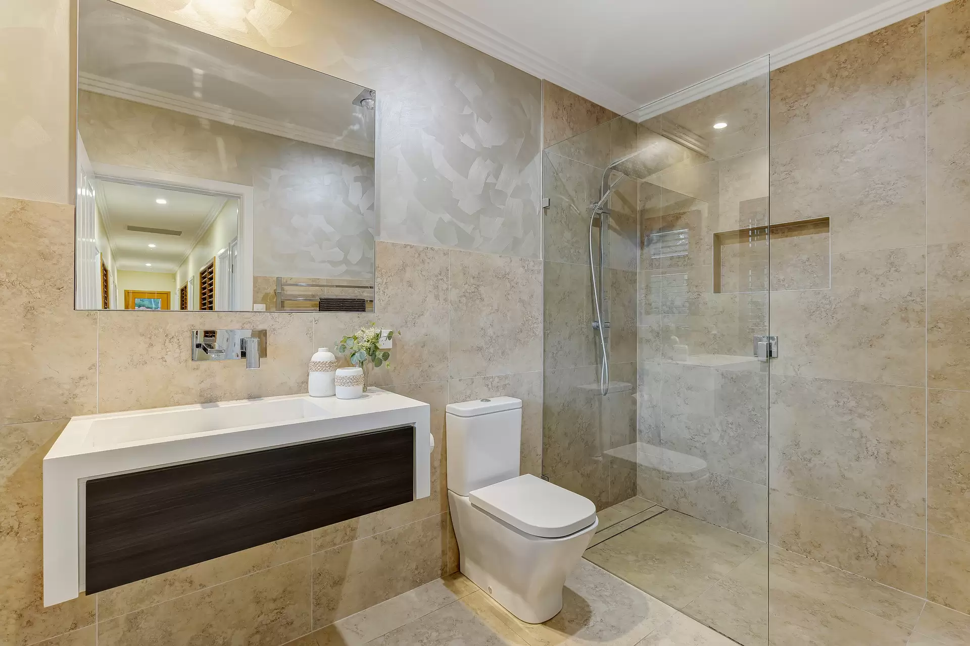 64 Oakridge Street, Burbank Sold by Queensland Sotheby's International Realty - image 1