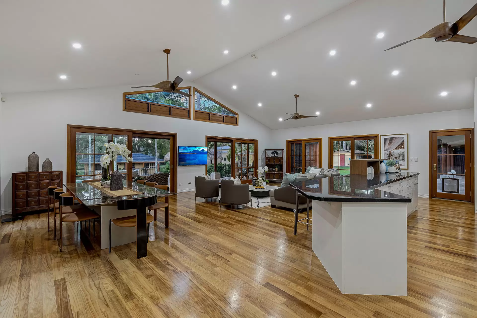 64 Oakridge Street, Burbank Sold by Queensland Sotheby's International Realty - image 1