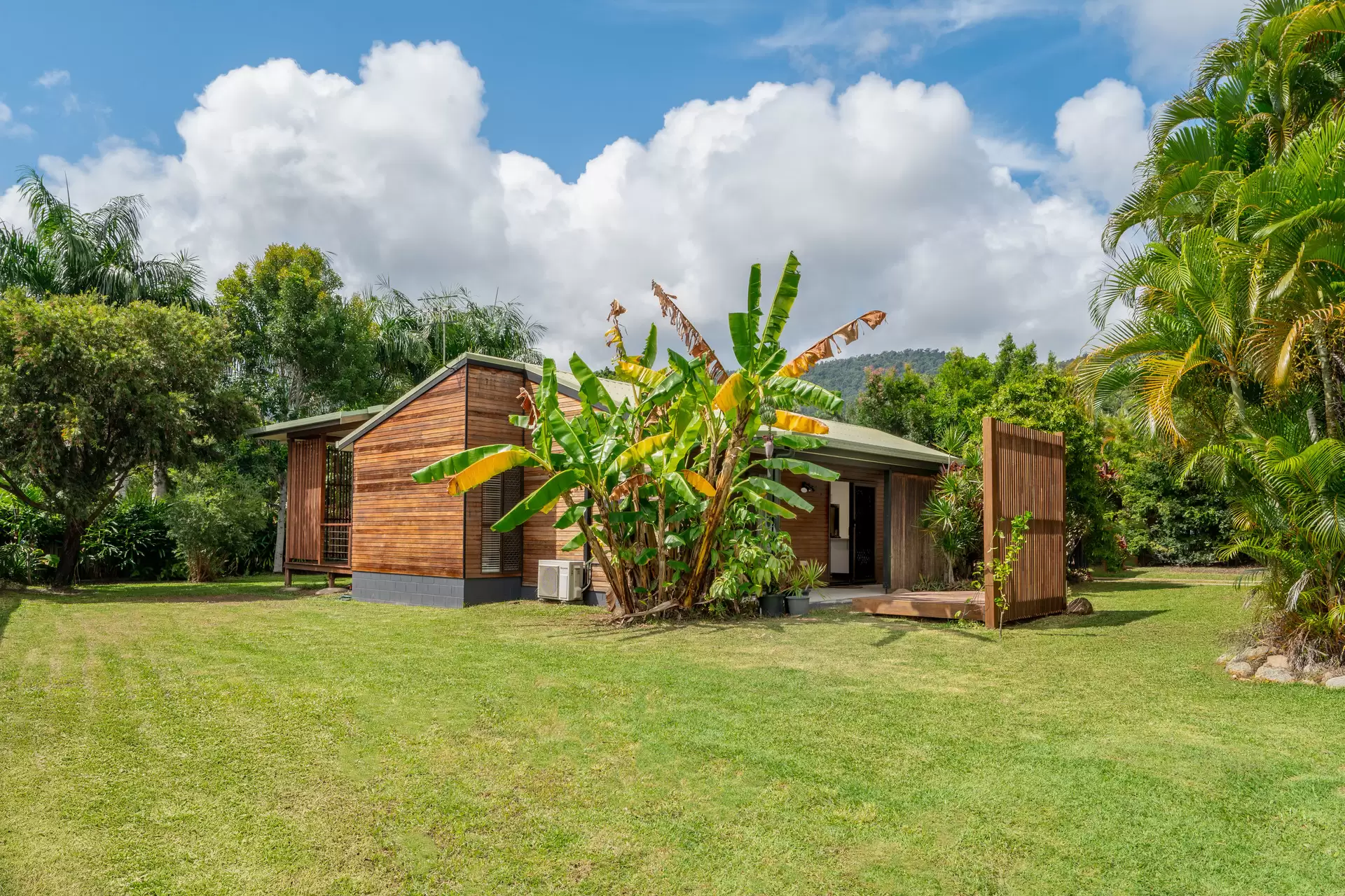 11 Wildlife Road, Jubilee Pocket Sold by Queensland Sotheby's International Realty - image 1