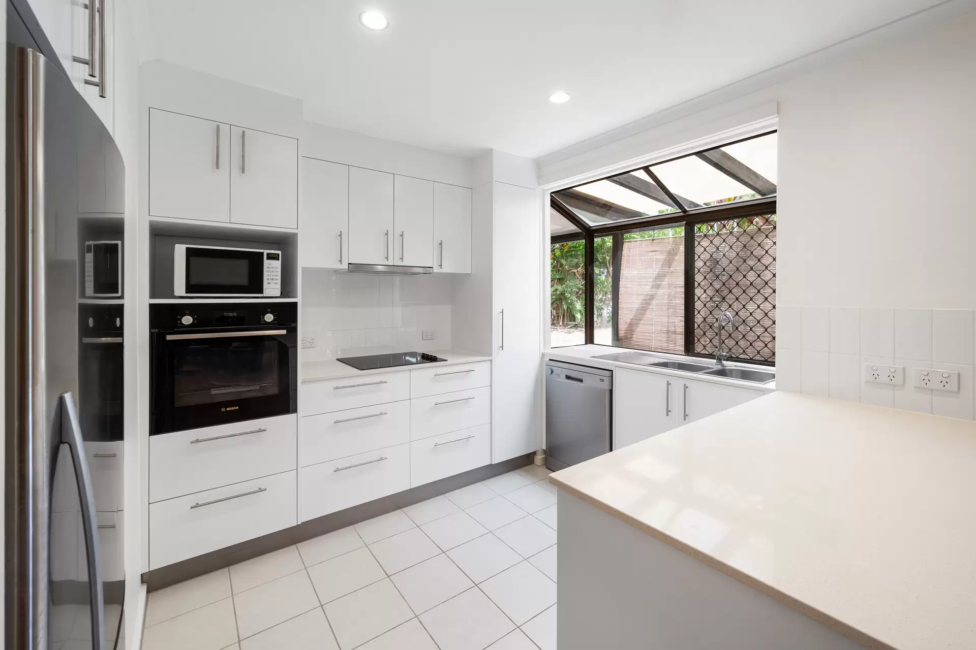 11 Wildlife Road, Jubilee Pocket Sold by Queensland Sotheby's International Realty - image 1