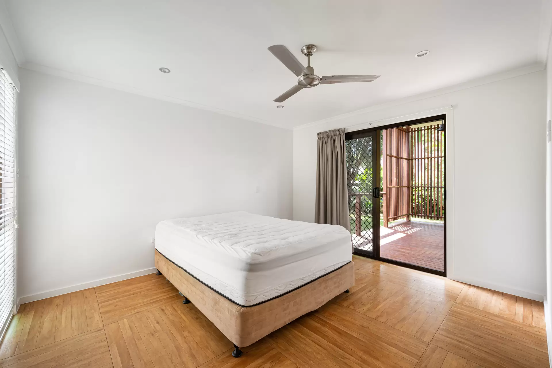 11 Wildlife Road, Jubilee Pocket Sold by Queensland Sotheby's International Realty - image 1