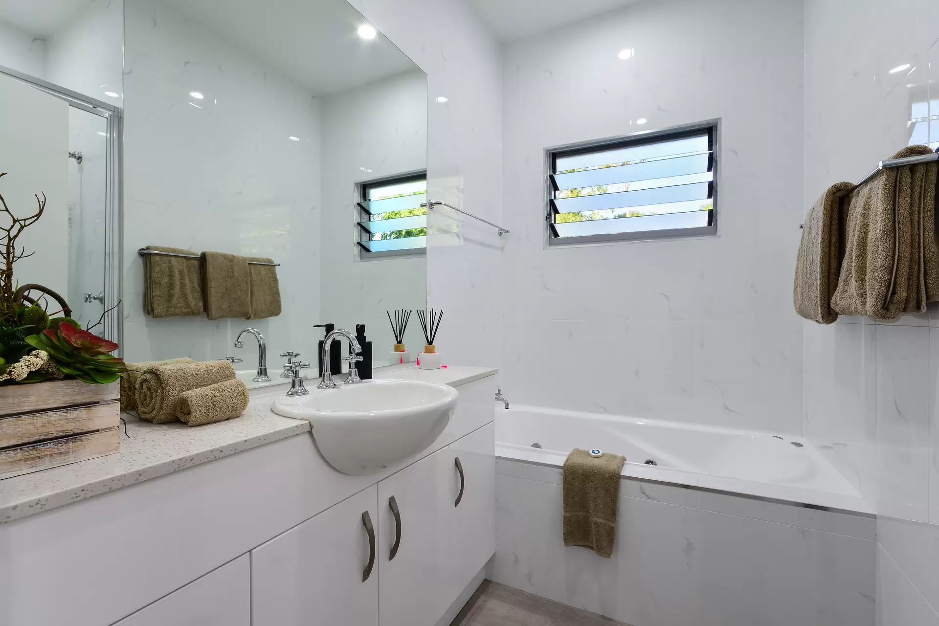 6/2 Banksia Court, Hamilton Island For Sale by Queensland Sotheby's International Realty - image 1