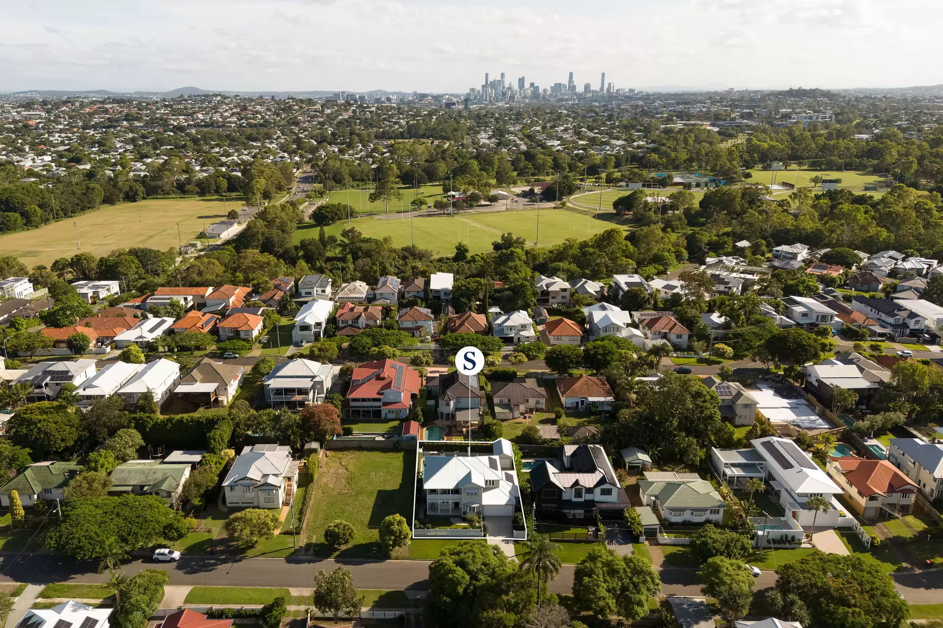 14 Cressey Street, Wavell Heights Sold by Queensland Sotheby's International Realty - image 1