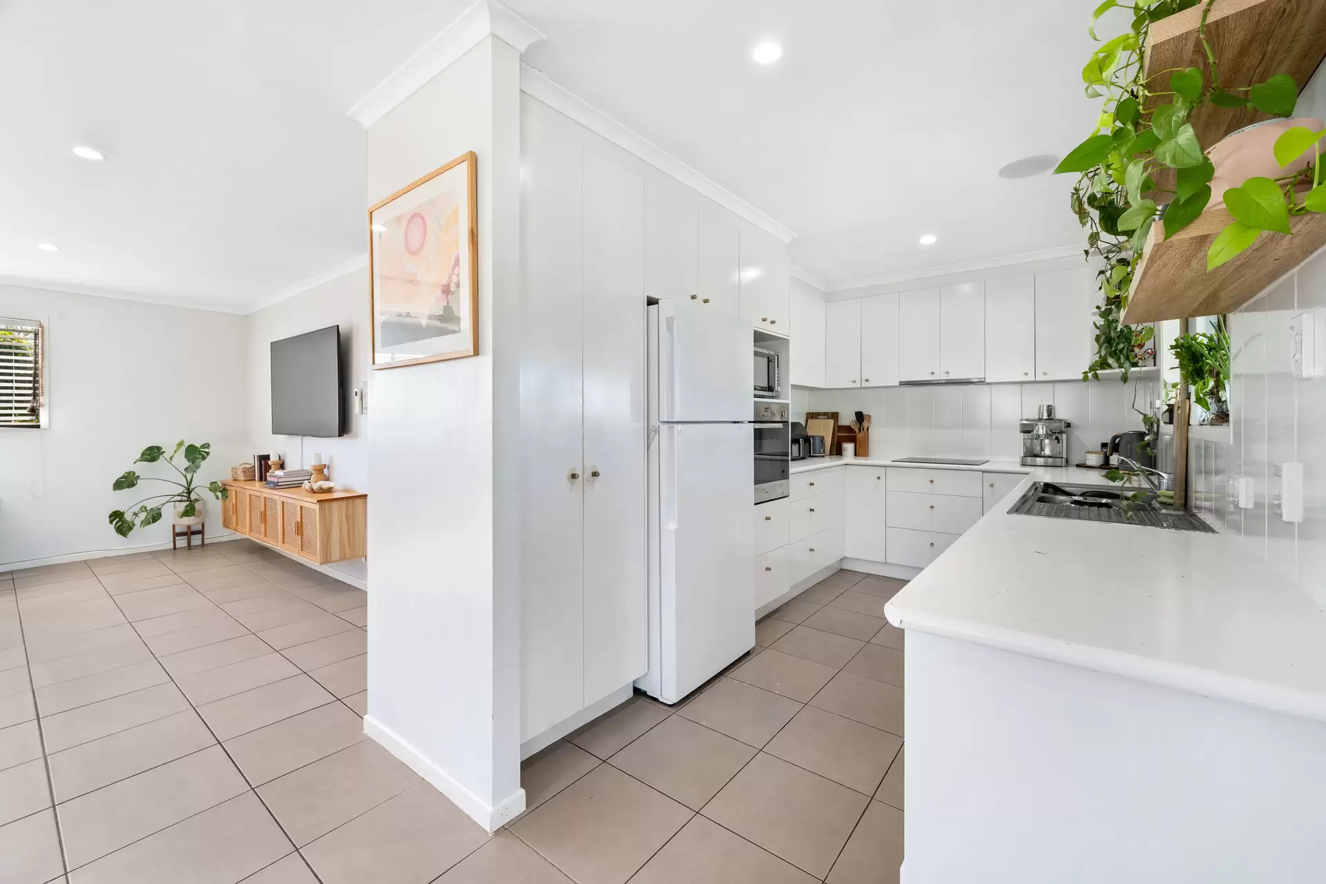 21 Stewart Drive, Cannonvale Sold by Queensland Sotheby's International Realty - image 1
