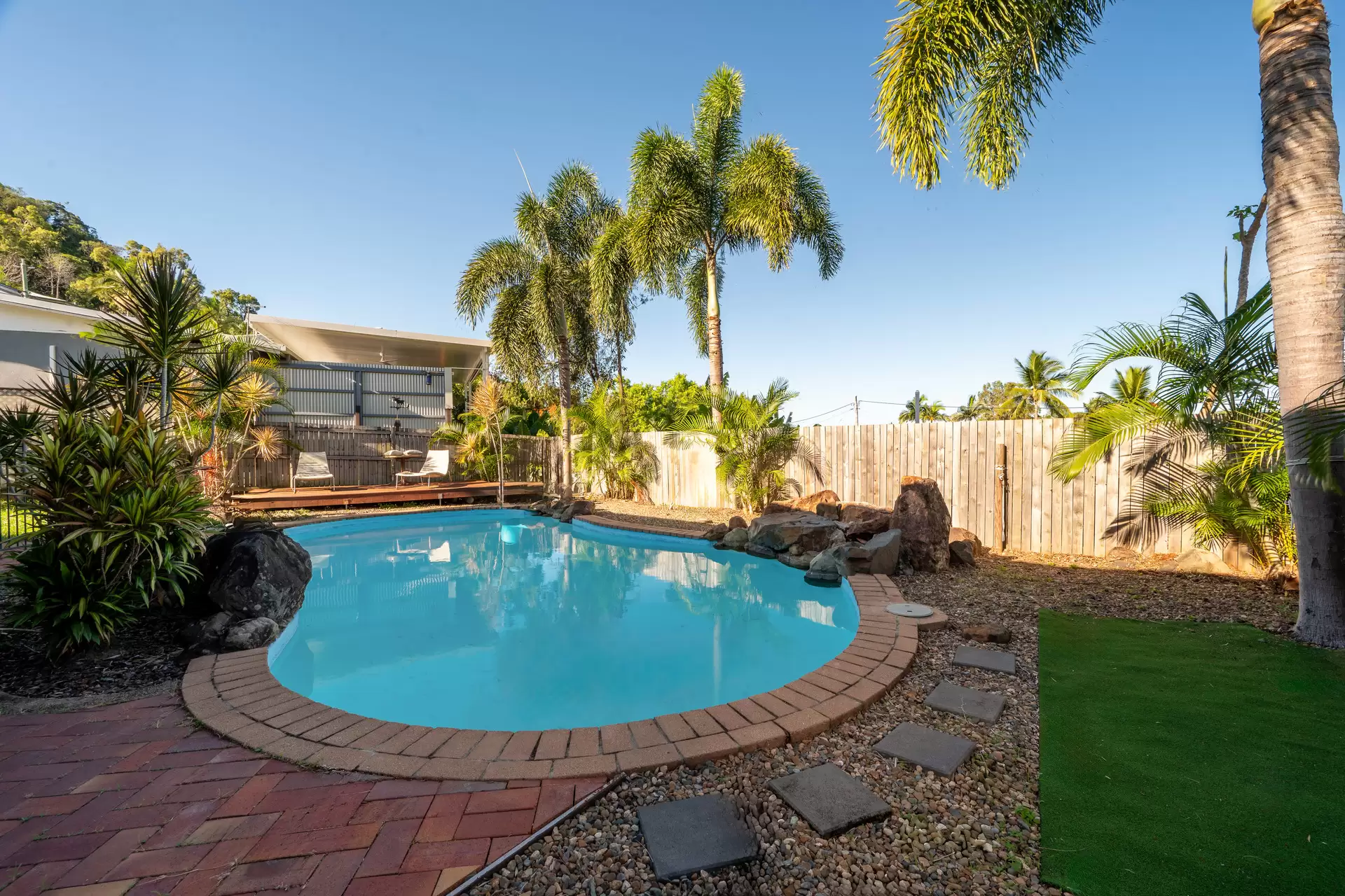 21 Stewart Drive, Cannonvale Sold by Queensland Sotheby's International Realty - image 1