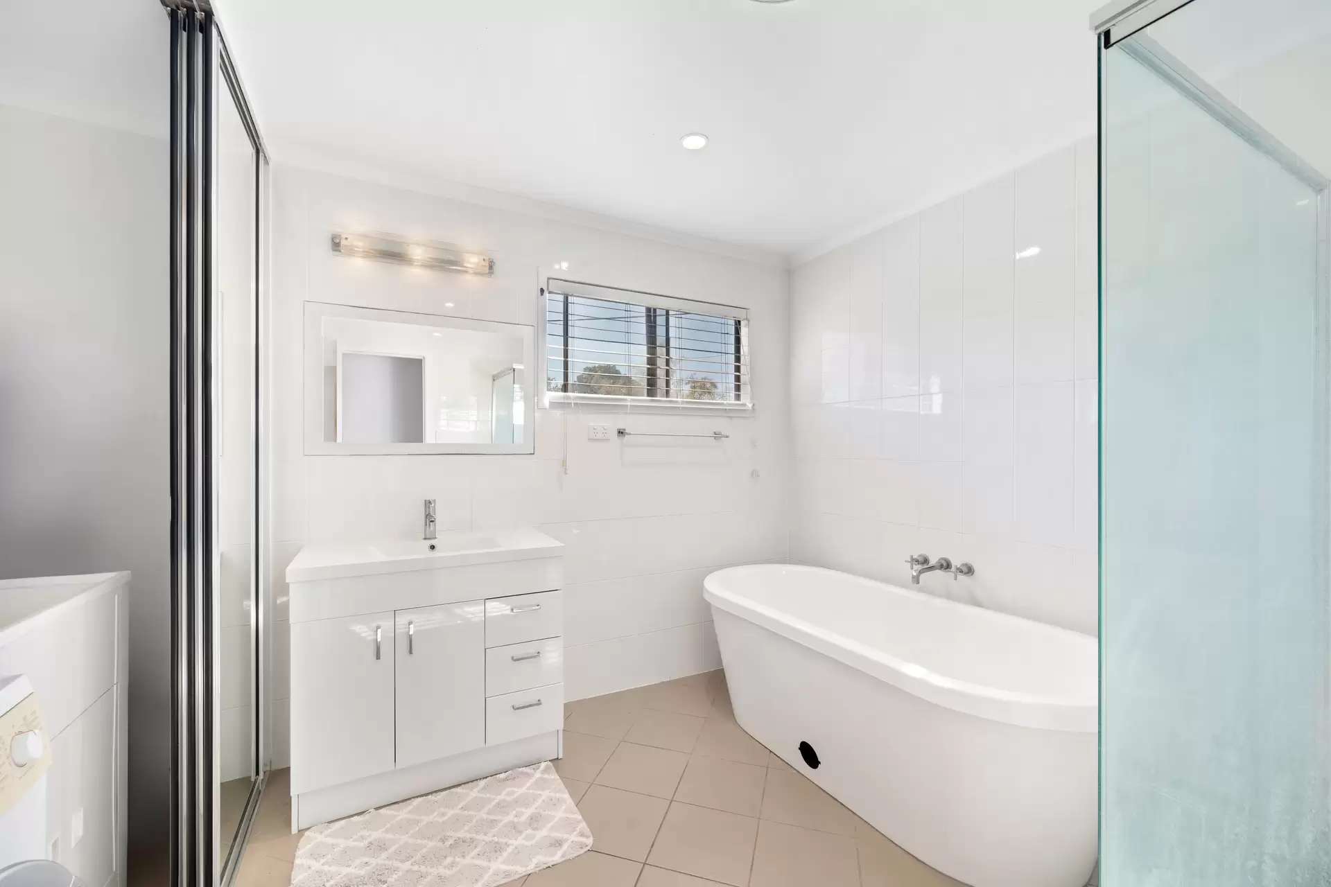 21 Stewart Drive, Cannonvale Sold by Queensland Sotheby's International Realty - image 1