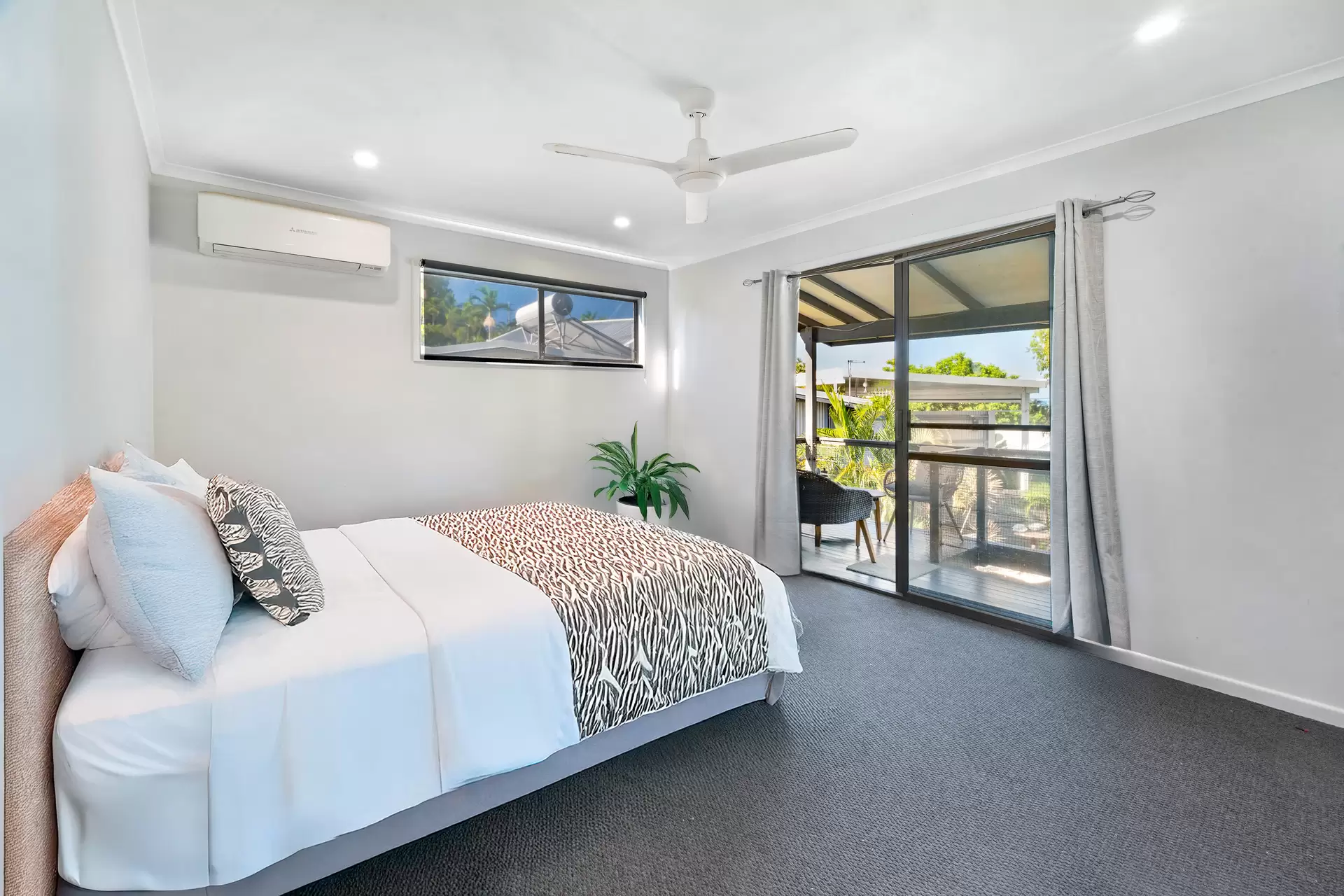 21 Stewart Drive, Cannonvale Sold by Queensland Sotheby's International Realty - image 1