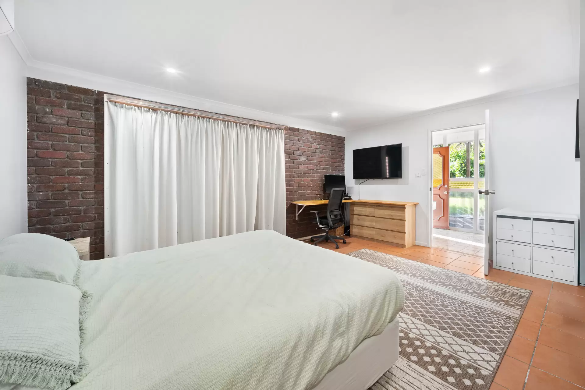 21 Stewart Drive, Cannonvale Sold by Queensland Sotheby's International Realty - image 1