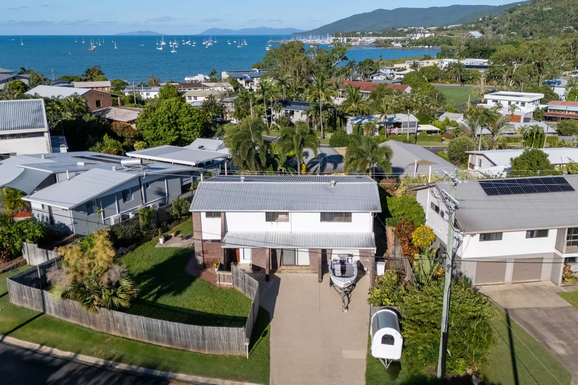 21 Stewart Drive, Cannonvale Sold by Queensland Sotheby's International Realty - image 1