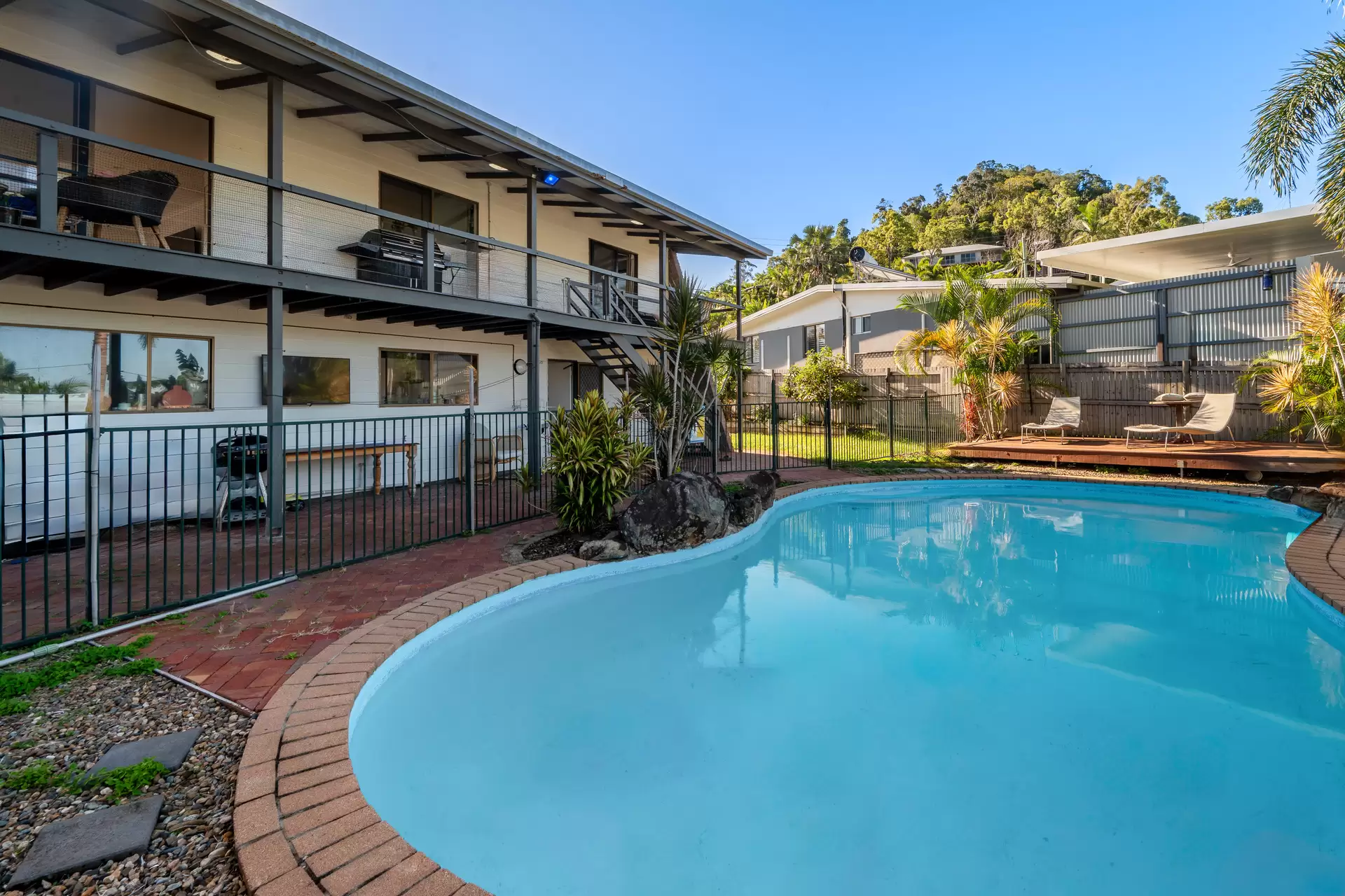 21 Stewart Drive, Cannonvale Sold by Queensland Sotheby's International Realty - image 1