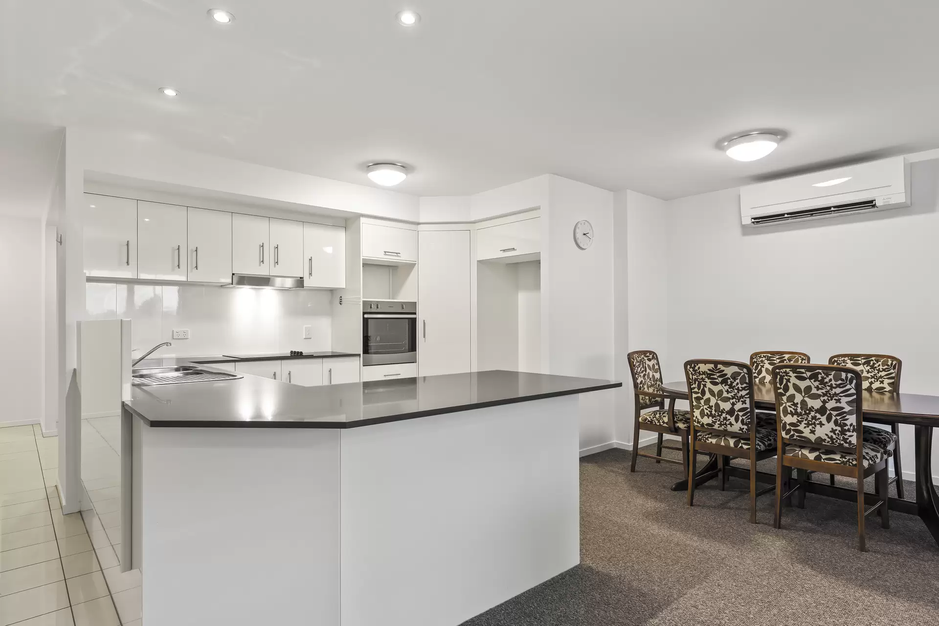 1/135-139 Shore Street West, Cleveland Sold by Queensland Sotheby's International Realty - image 1