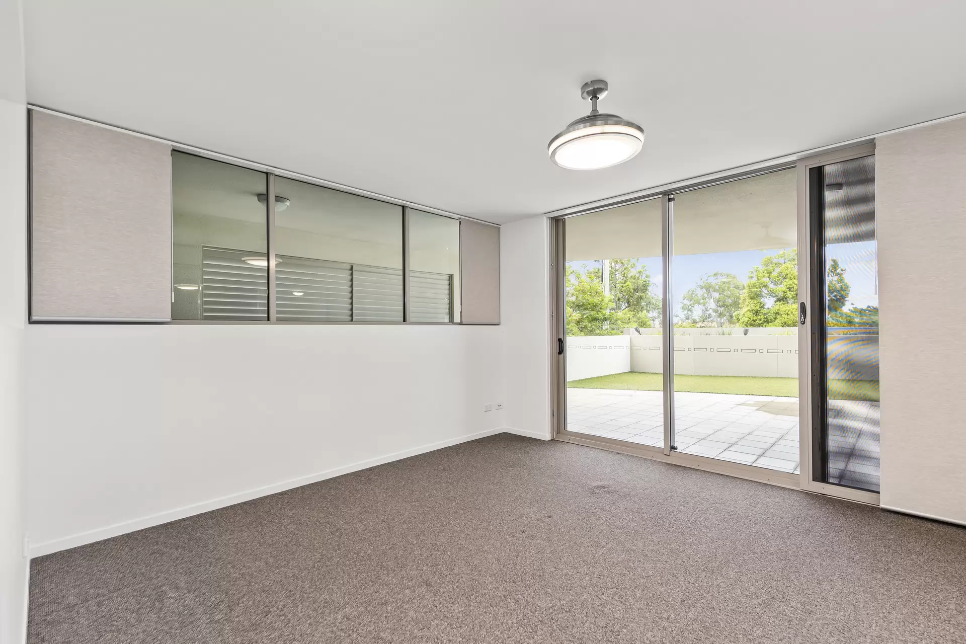 1/135-139 Shore Street West, Cleveland Sold by Queensland Sotheby's International Realty - image 1