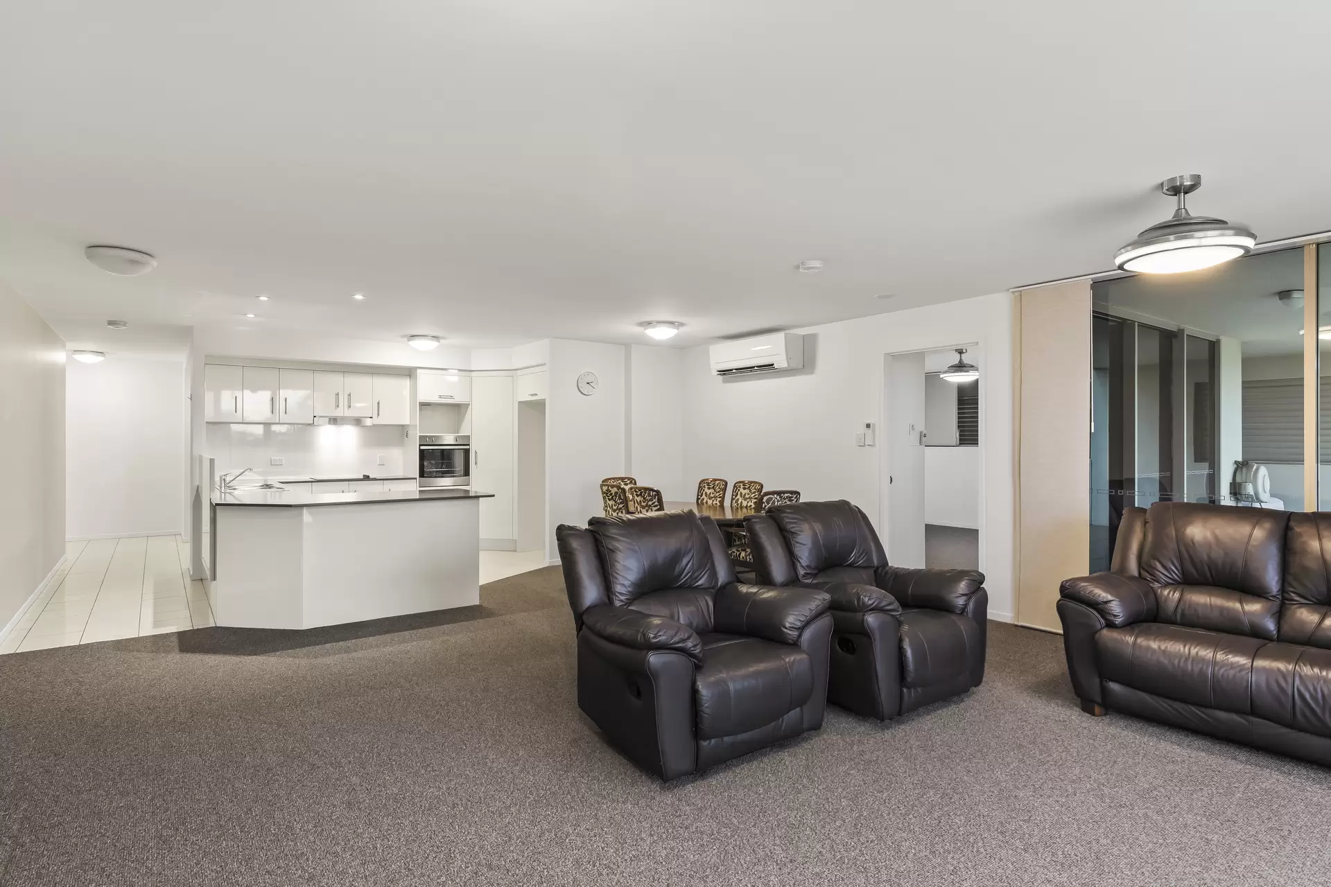 1/135-139 Shore Street West, Cleveland Sold by Queensland Sotheby's International Realty - image 1