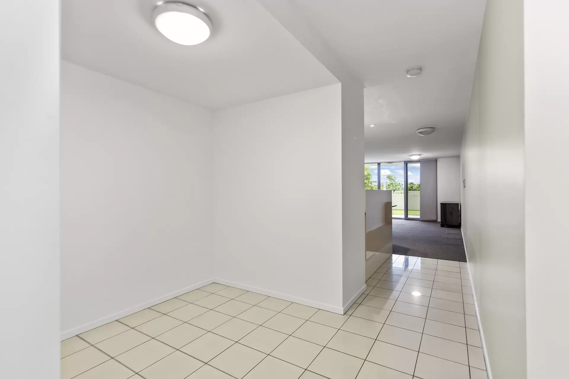 1/135-139 Shore Street West, Cleveland Sold by Queensland Sotheby's International Realty - image 1