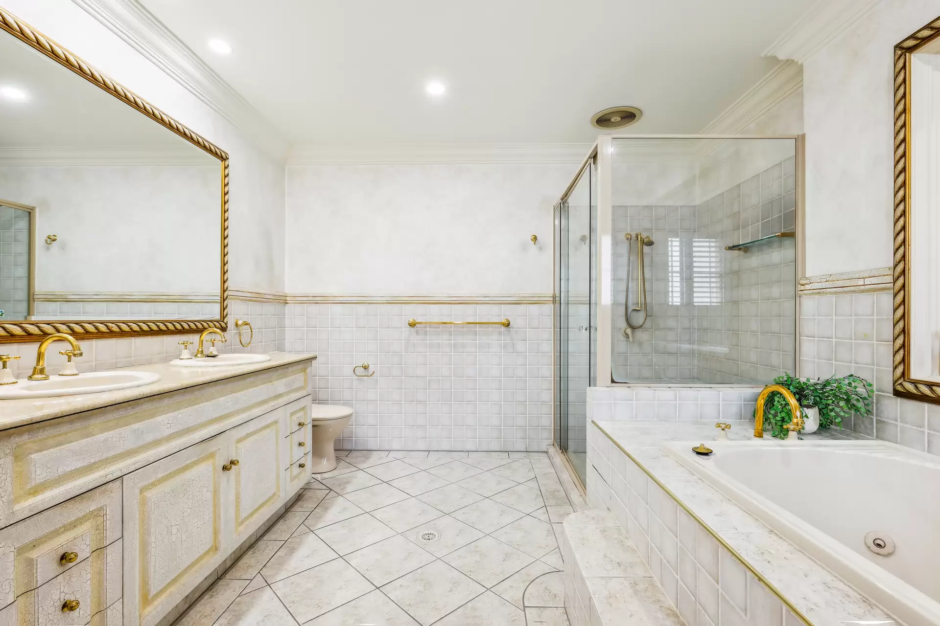 1/37 Cronin Avenue, Main Beach Sold by Queensland Sotheby's International Realty - image 1