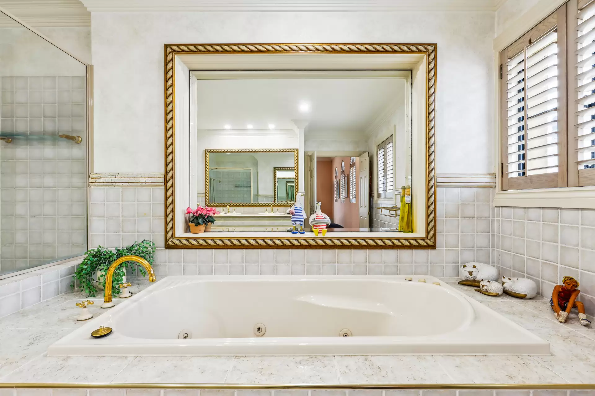1/37 Cronin Avenue, Main Beach Sold by Queensland Sotheby's International Realty - image 1