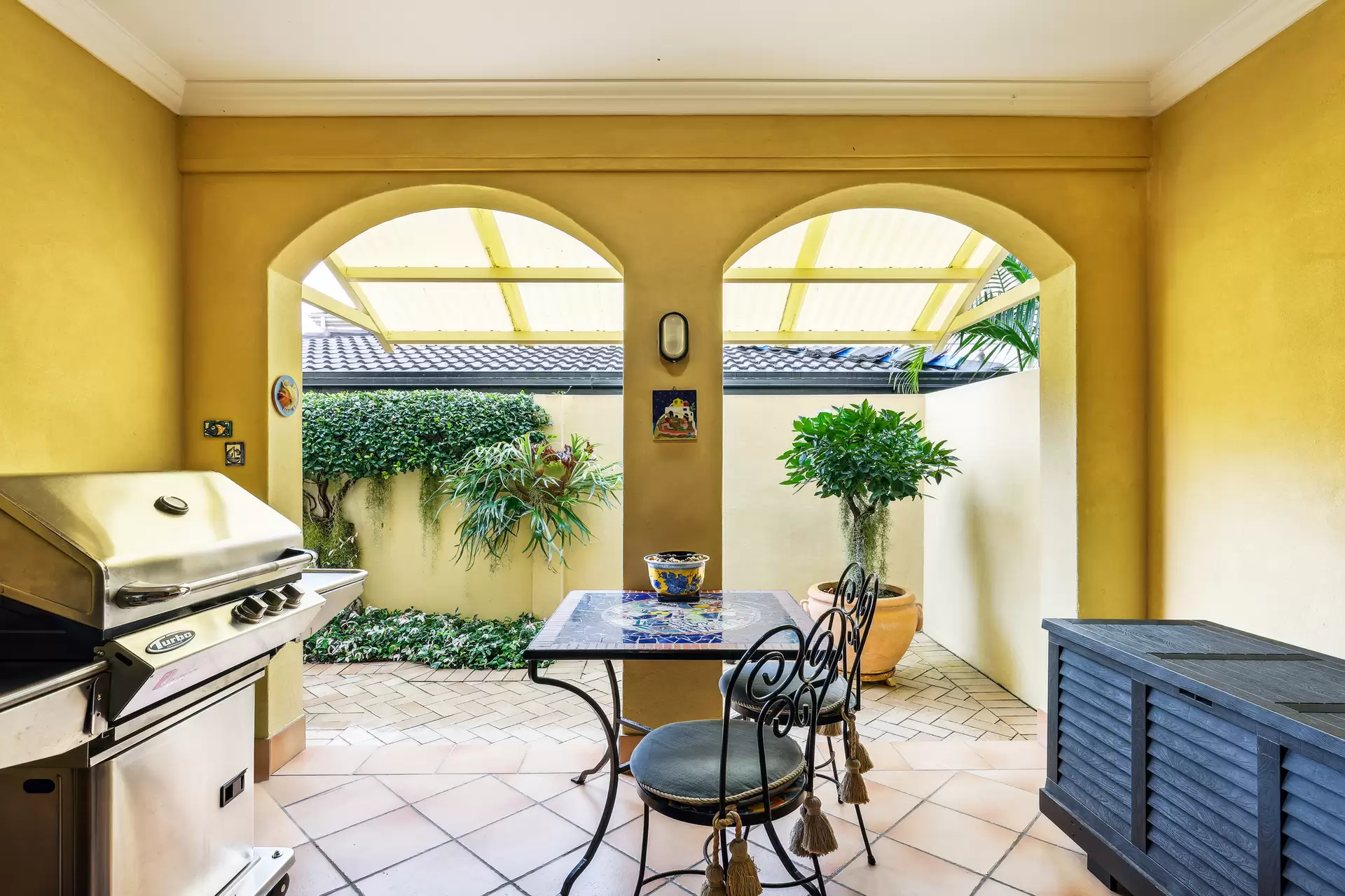 1/37 Cronin Avenue, Main Beach Sold by Queensland Sotheby's International Realty - image 1