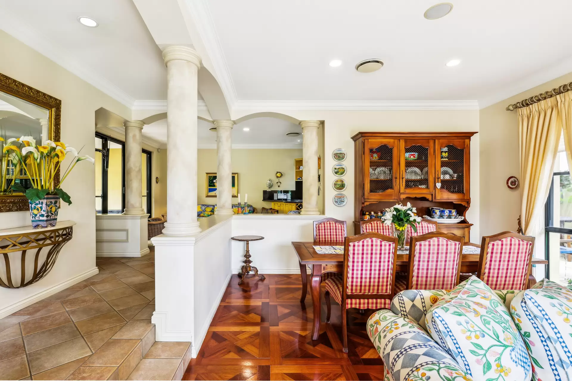 1/37 Cronin Avenue, Main Beach Sold by Queensland Sotheby's International Realty - image 1