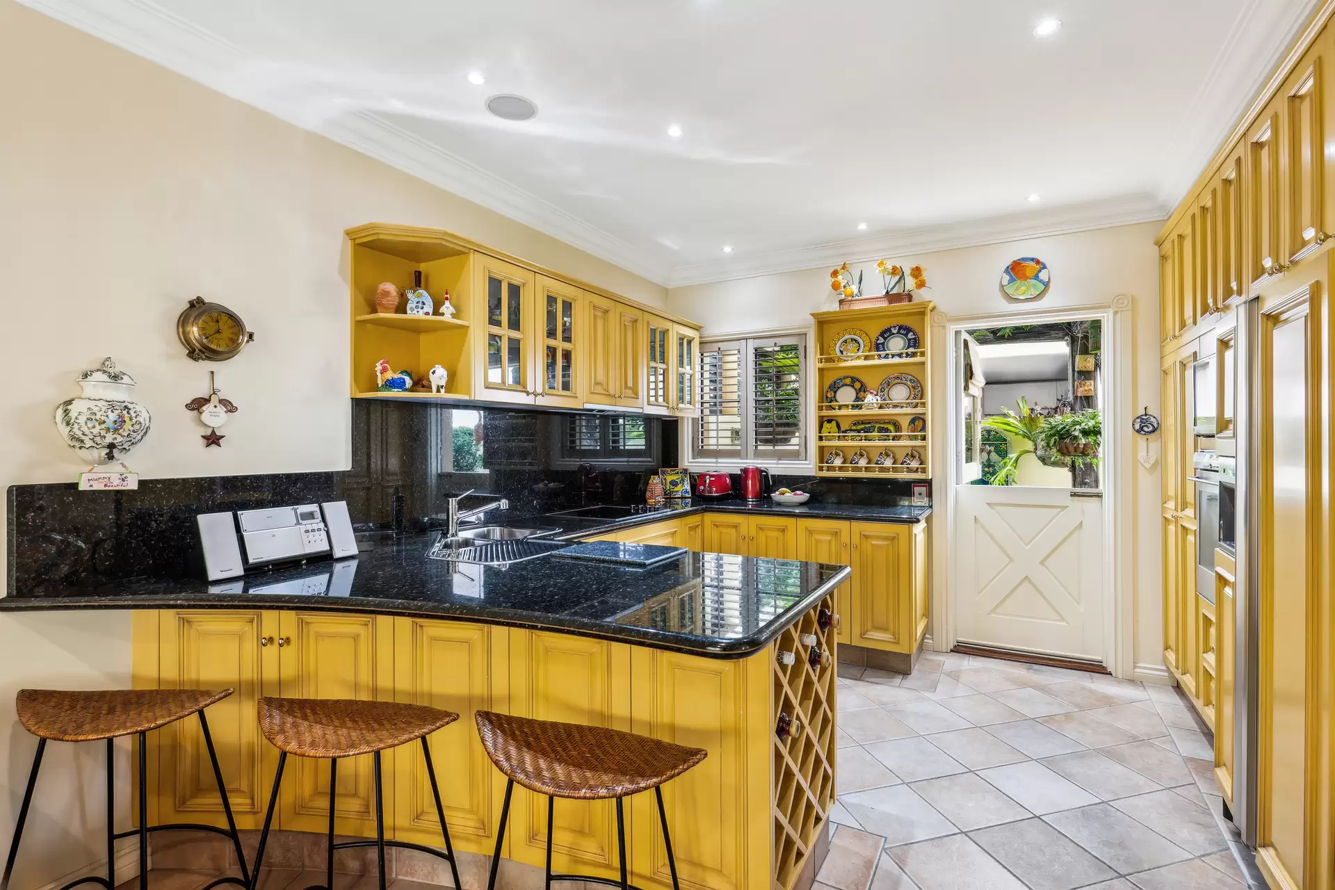1/37 Cronin Avenue, Main Beach Sold by Queensland Sotheby's International Realty - image 1
