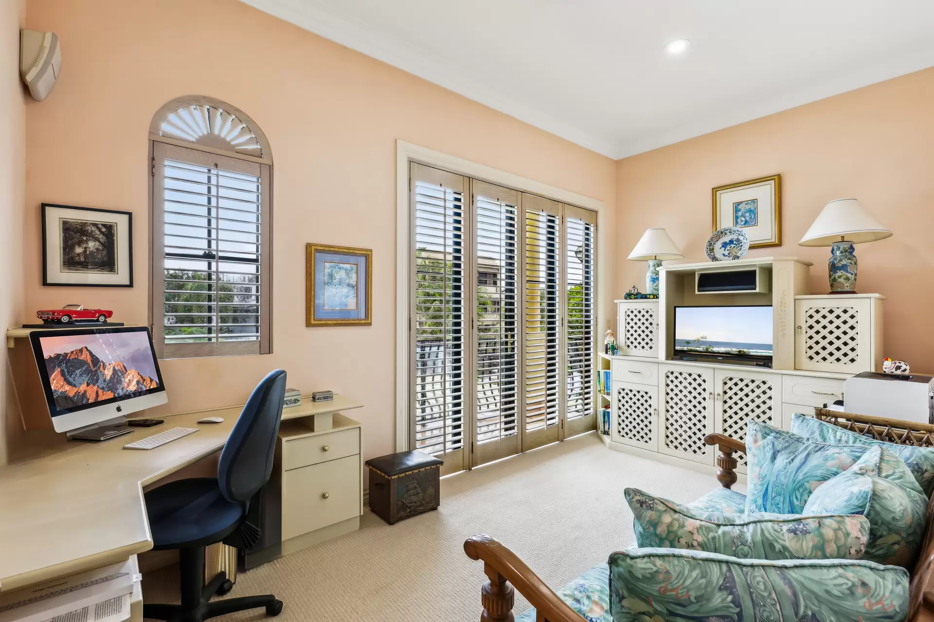 1/37 Cronin Avenue, Main Beach Sold by Queensland Sotheby's International Realty - image 1