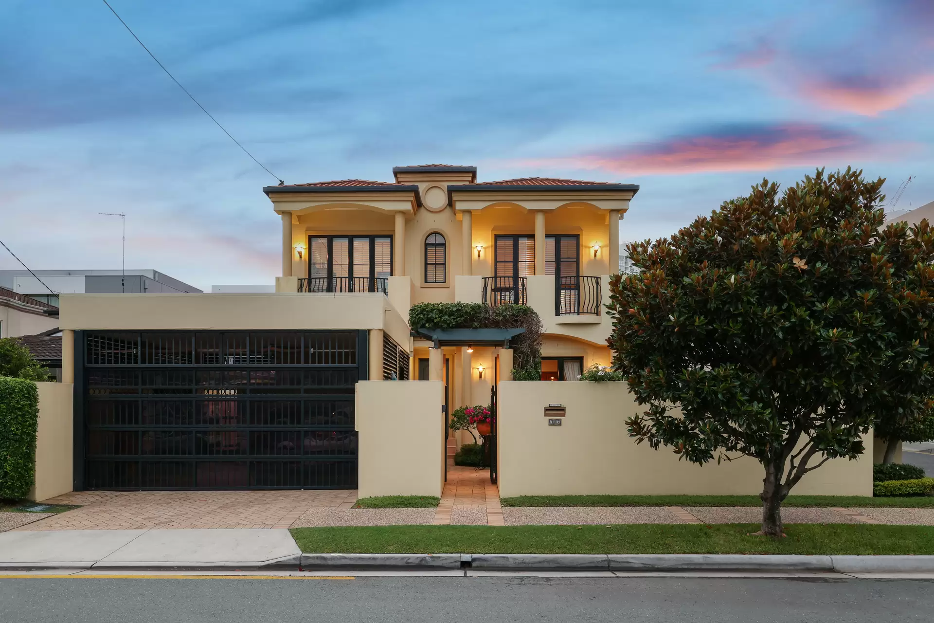 1/37 Cronin Avenue, Main Beach Sold by Queensland Sotheby's International Realty - image 1