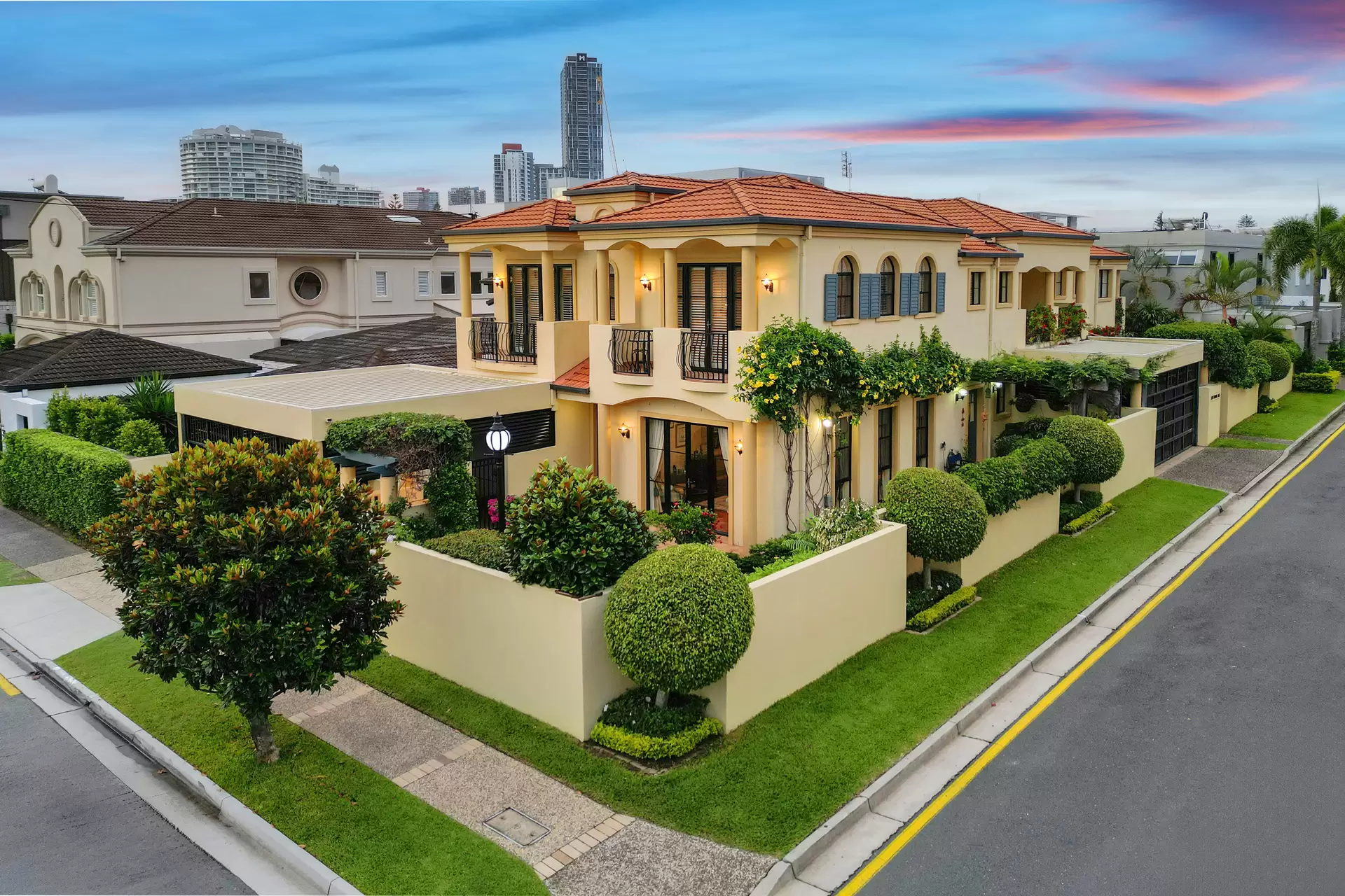 1/37 Cronin Avenue, Main Beach Sold by Queensland Sotheby's International Realty - image 1