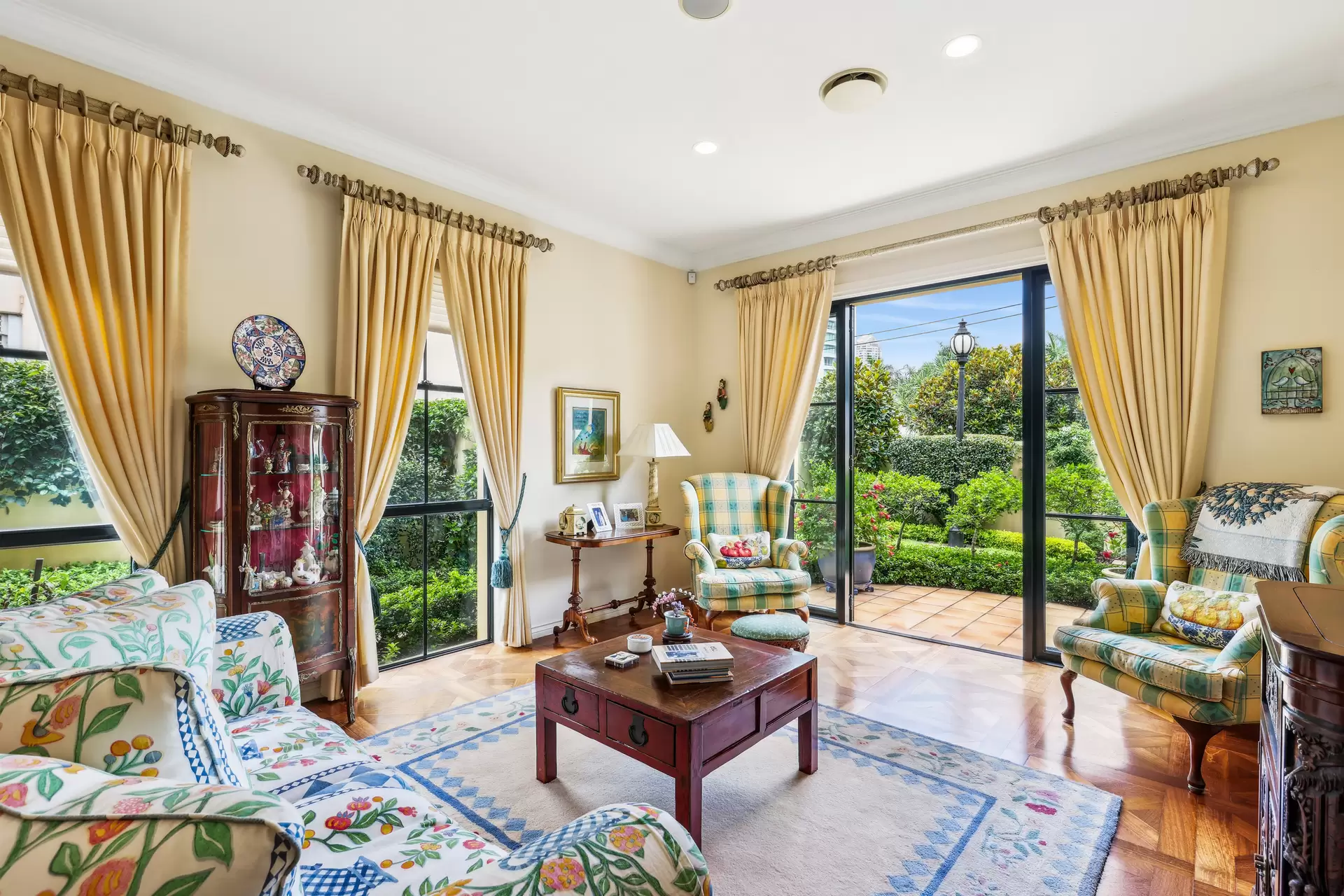1/37 Cronin Avenue, Main Beach Sold by Queensland Sotheby's International Realty - image 1