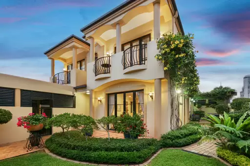 1/37 Cronin Avenue, Main Beach Sold by 