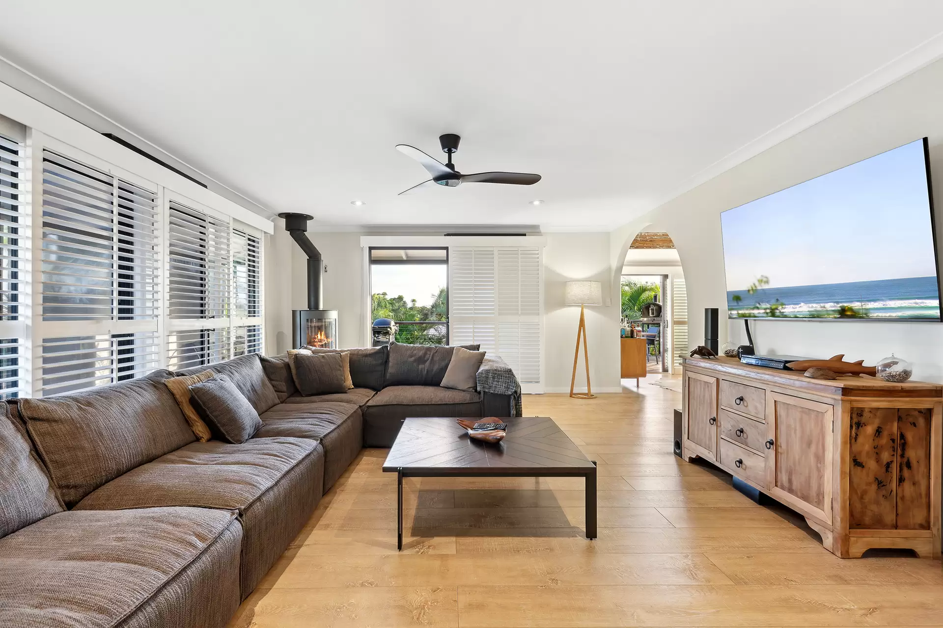 10 Cannon Street, Southport Sold by Queensland Sotheby's International Realty - image 1
