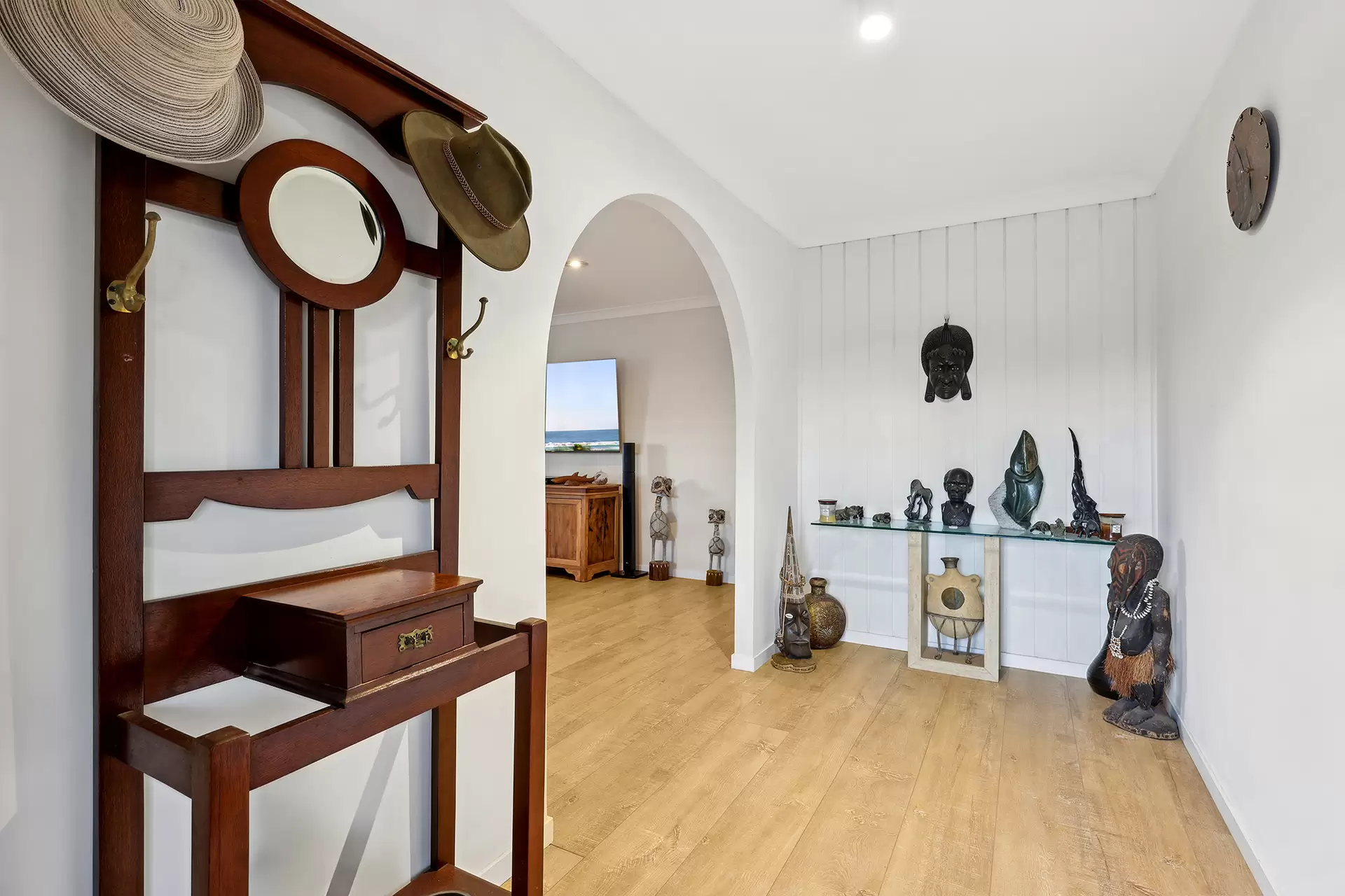 10 Cannon Street, Southport Sold by Queensland Sotheby's International Realty - image 1
