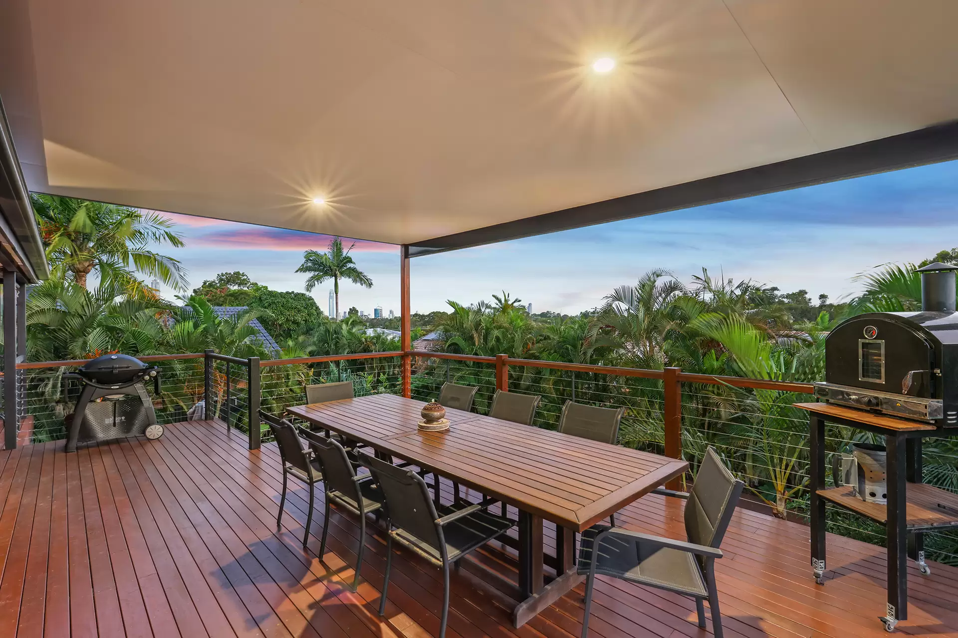 10 Cannon Street, Southport Sold by Queensland Sotheby's International Realty - image 1