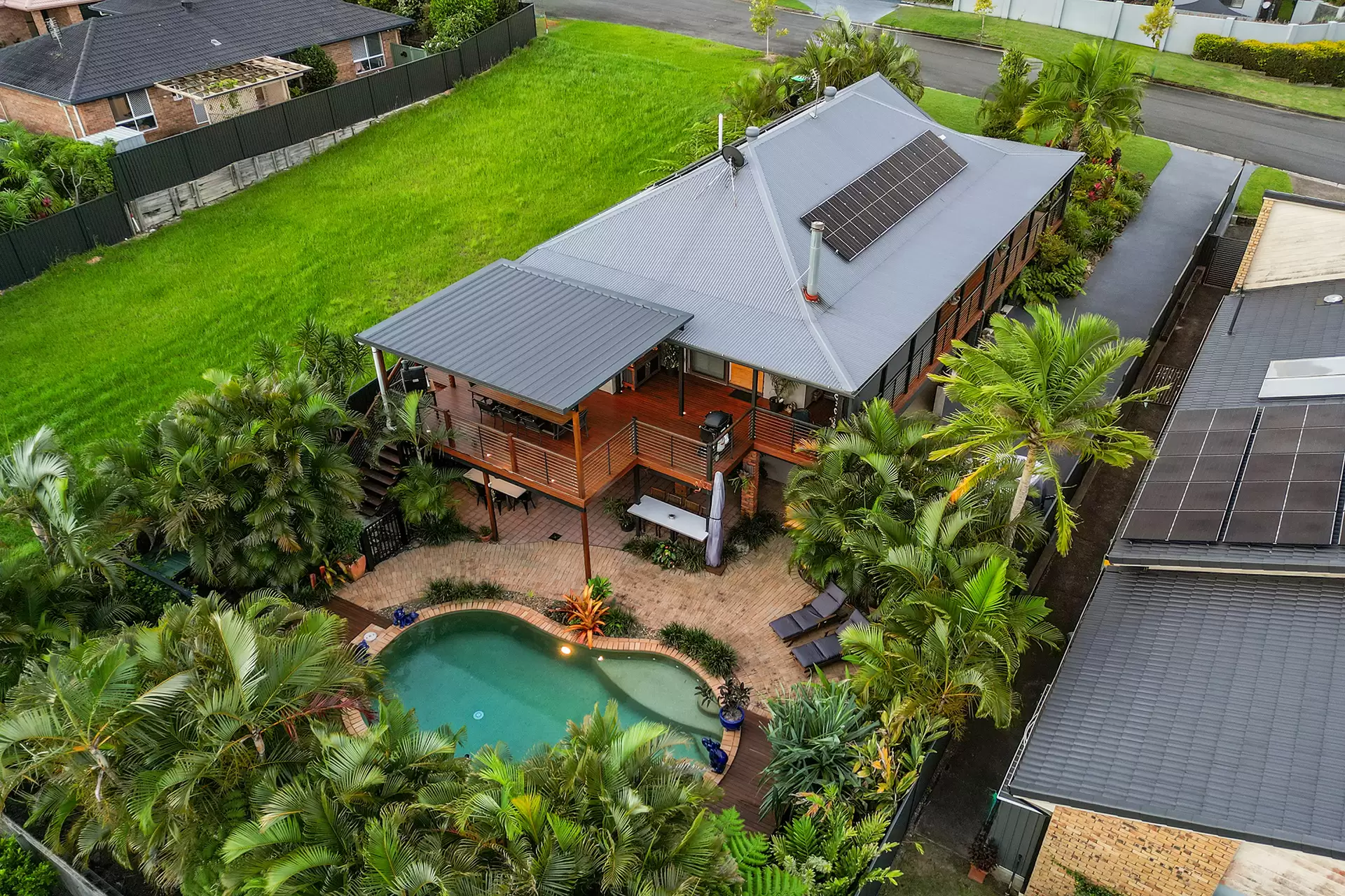 10 Cannon Street, Southport Sold by Queensland Sotheby's International Realty - image 1
