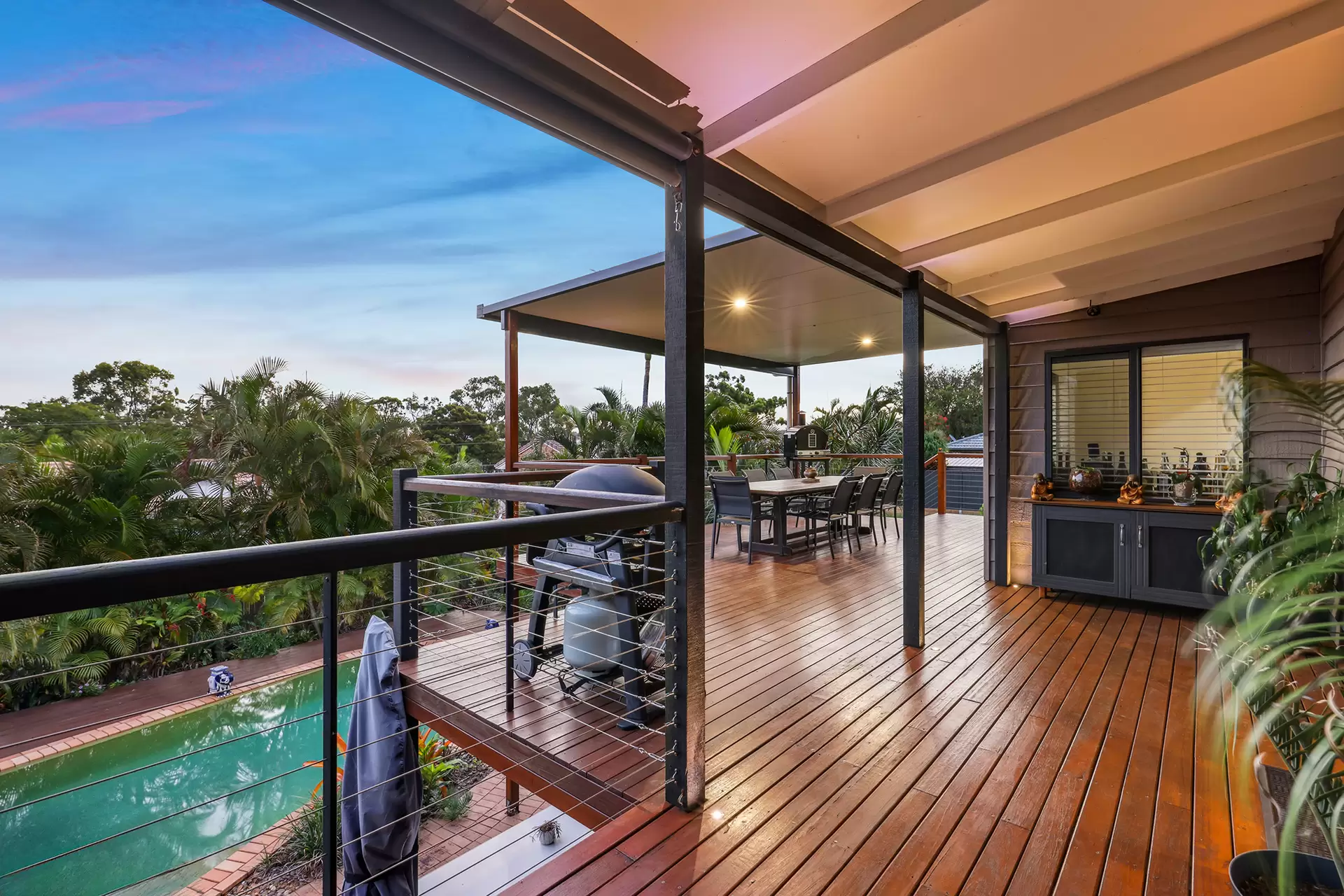 10 Cannon Street, Southport Sold by Queensland Sotheby's International Realty - image 1