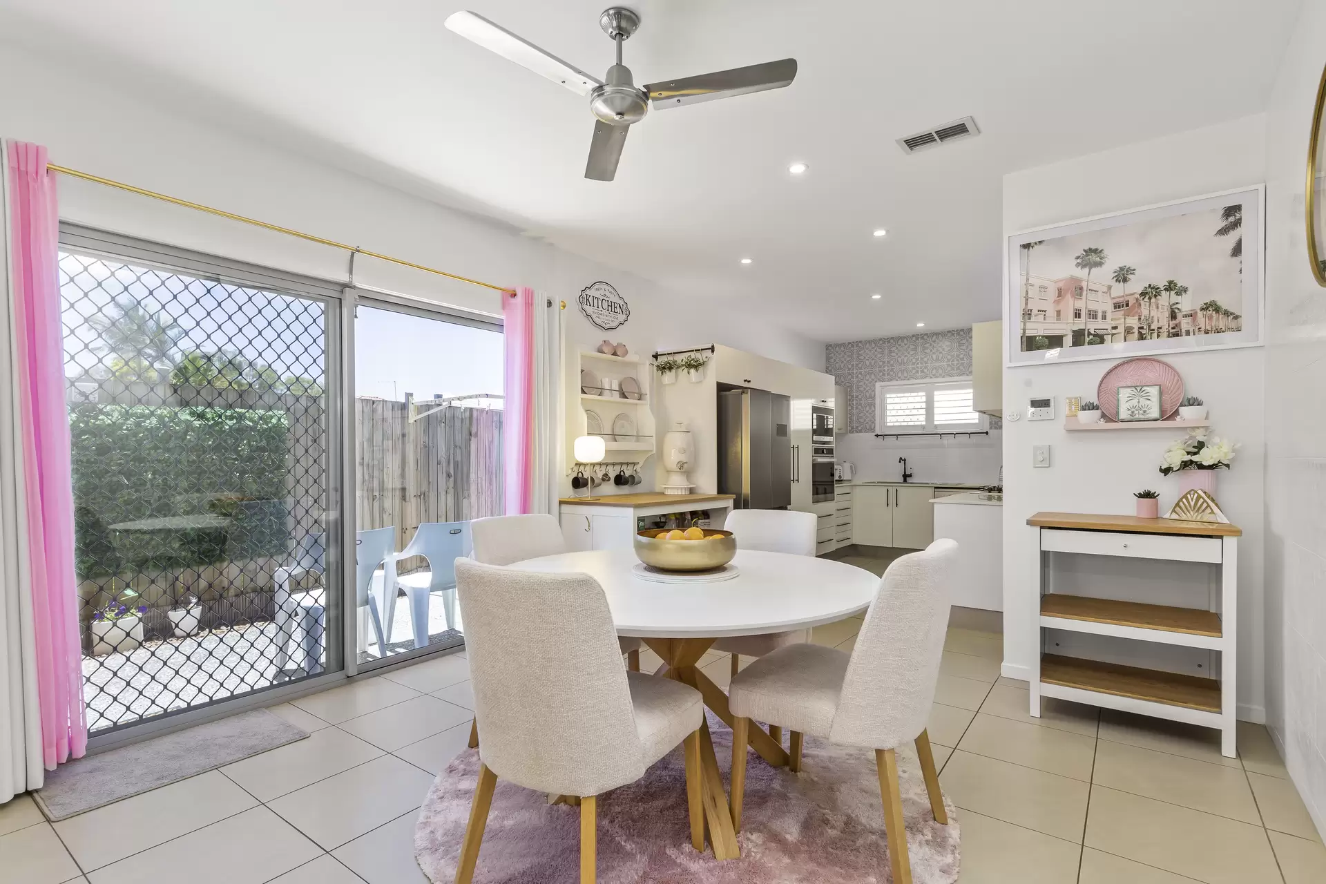 4/104-106 Wynyard Street, Cleveland Sold by Queensland Sotheby's International Realty - image 1