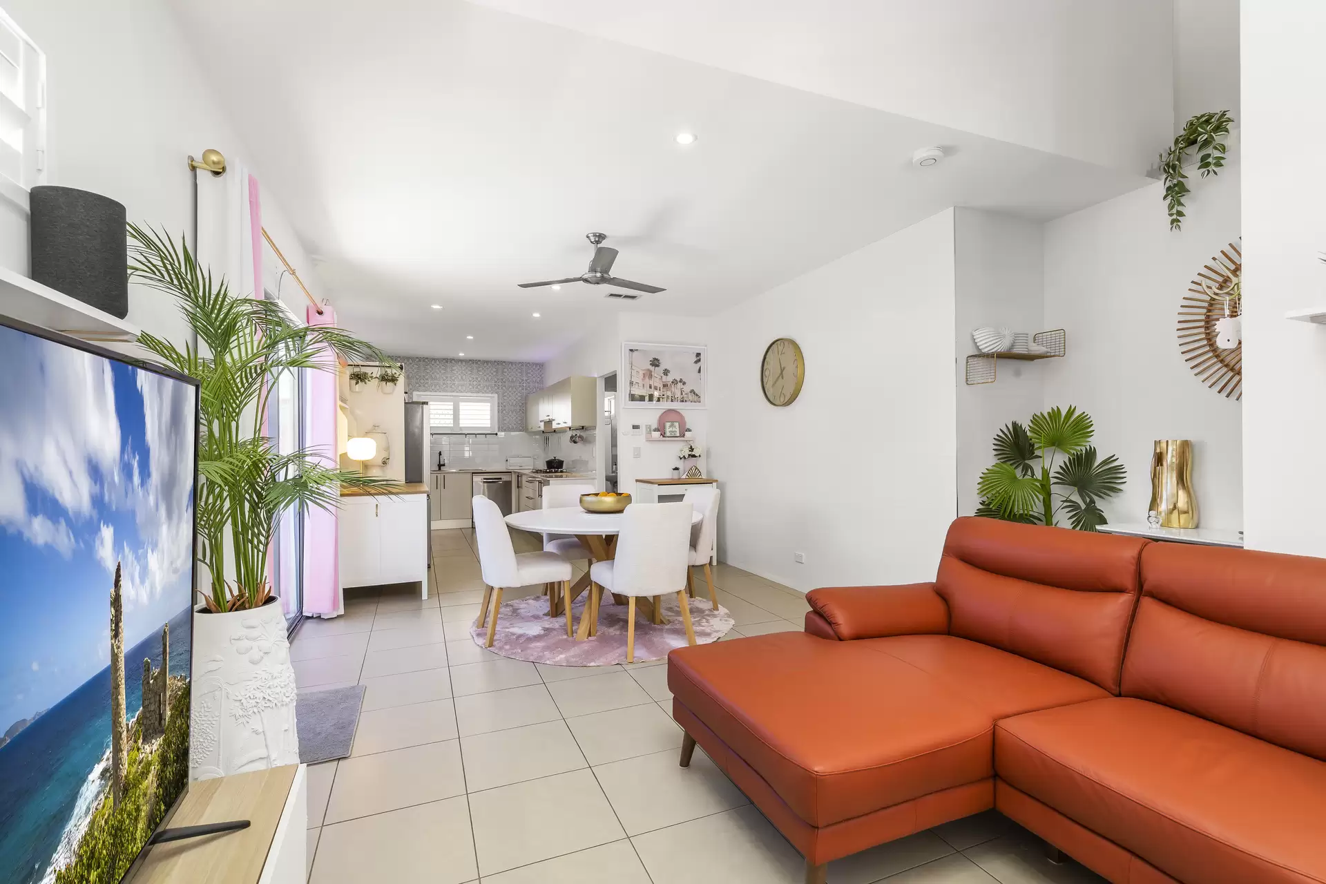 4/104-106 Wynyard Street, Cleveland Sold by Queensland Sotheby's International Realty - image 1