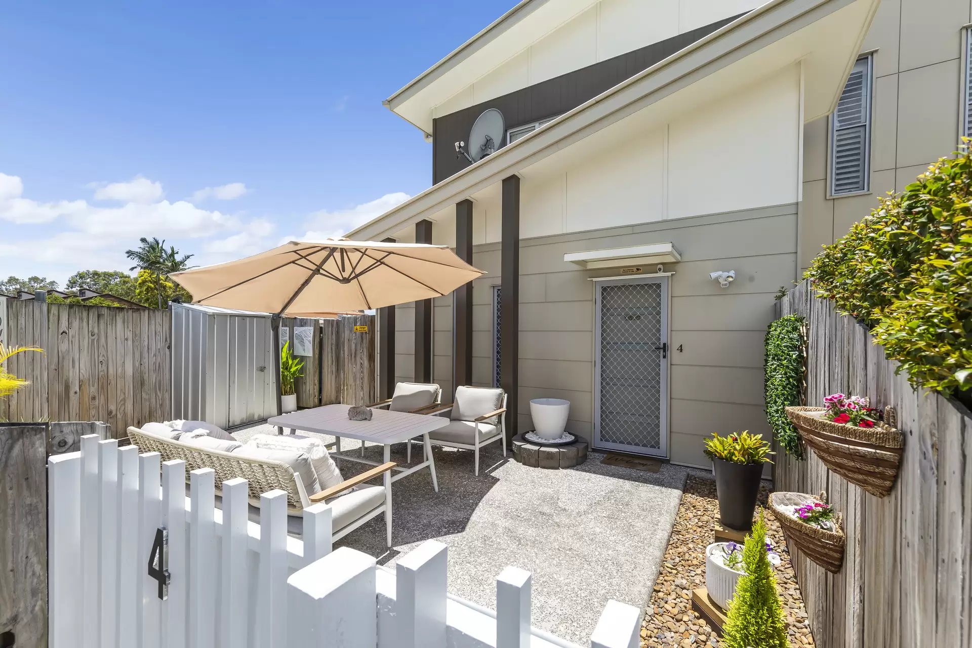 4/104-106 Wynyard Street, Cleveland Sold by Queensland Sotheby's International Realty - image 1