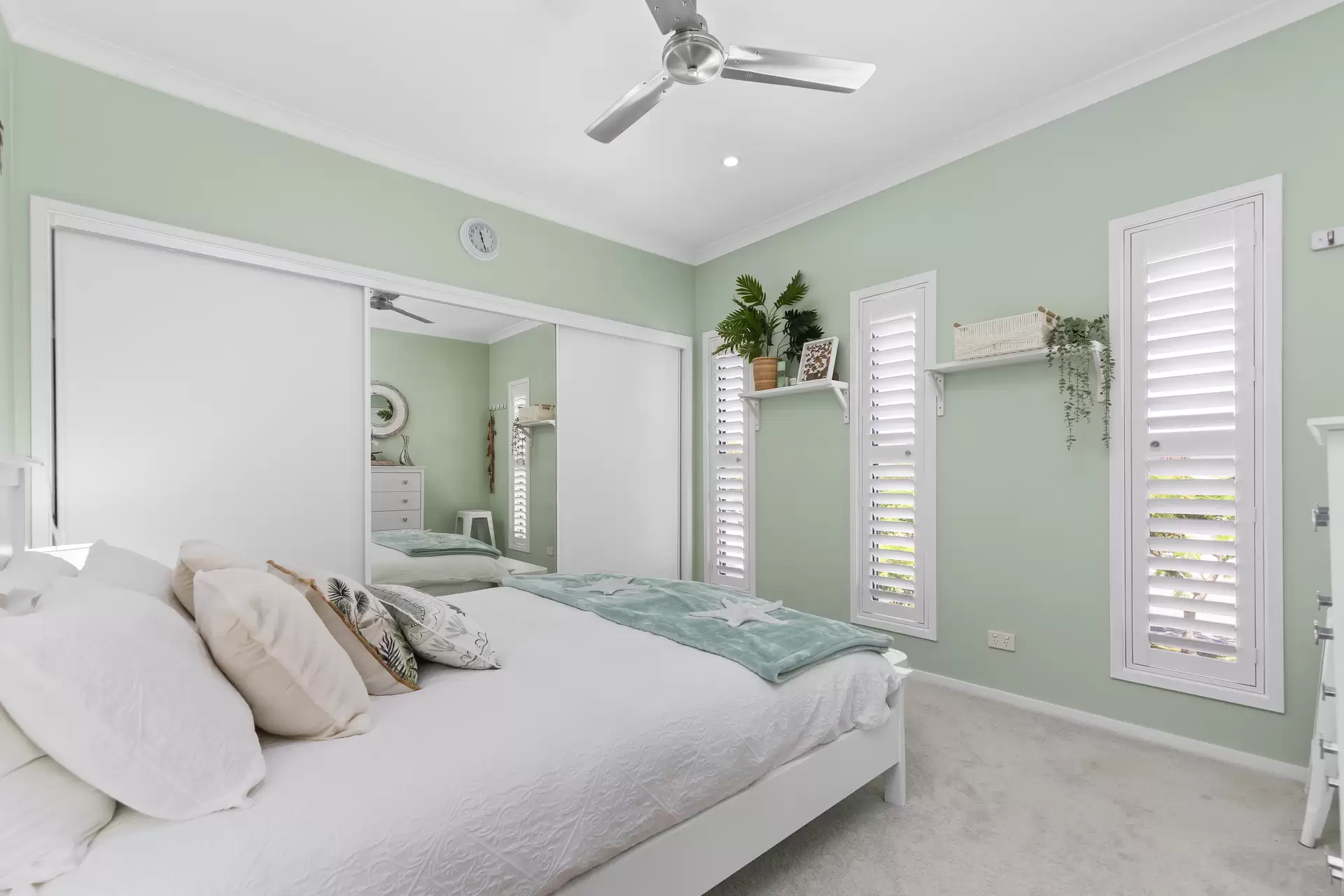 4/104-106 Wynyard Street, Cleveland Sold by Queensland Sotheby's International Realty - image 1