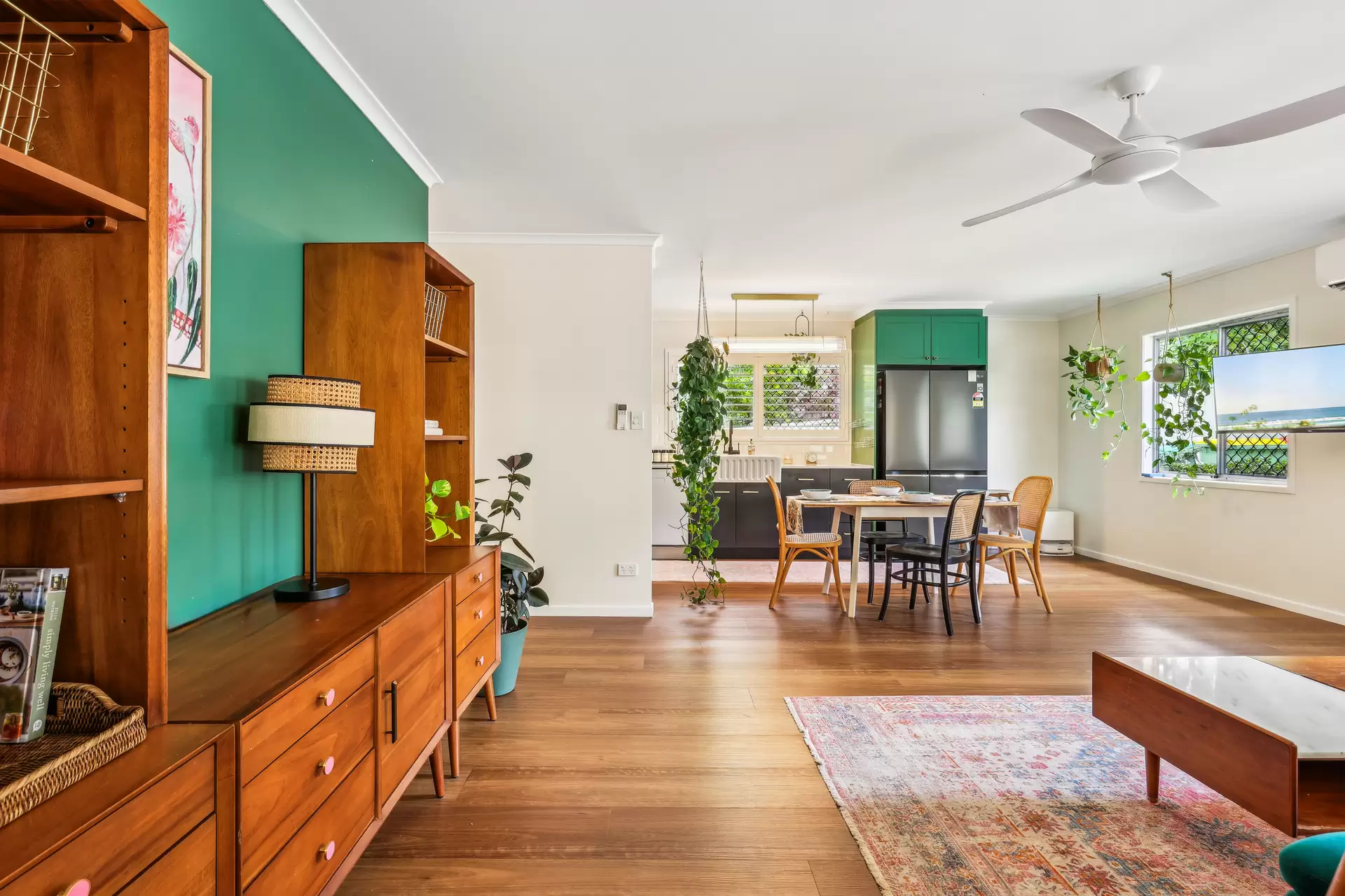 25  Moora Street, Ashmore Sold by Queensland Sotheby's International Realty - image 1