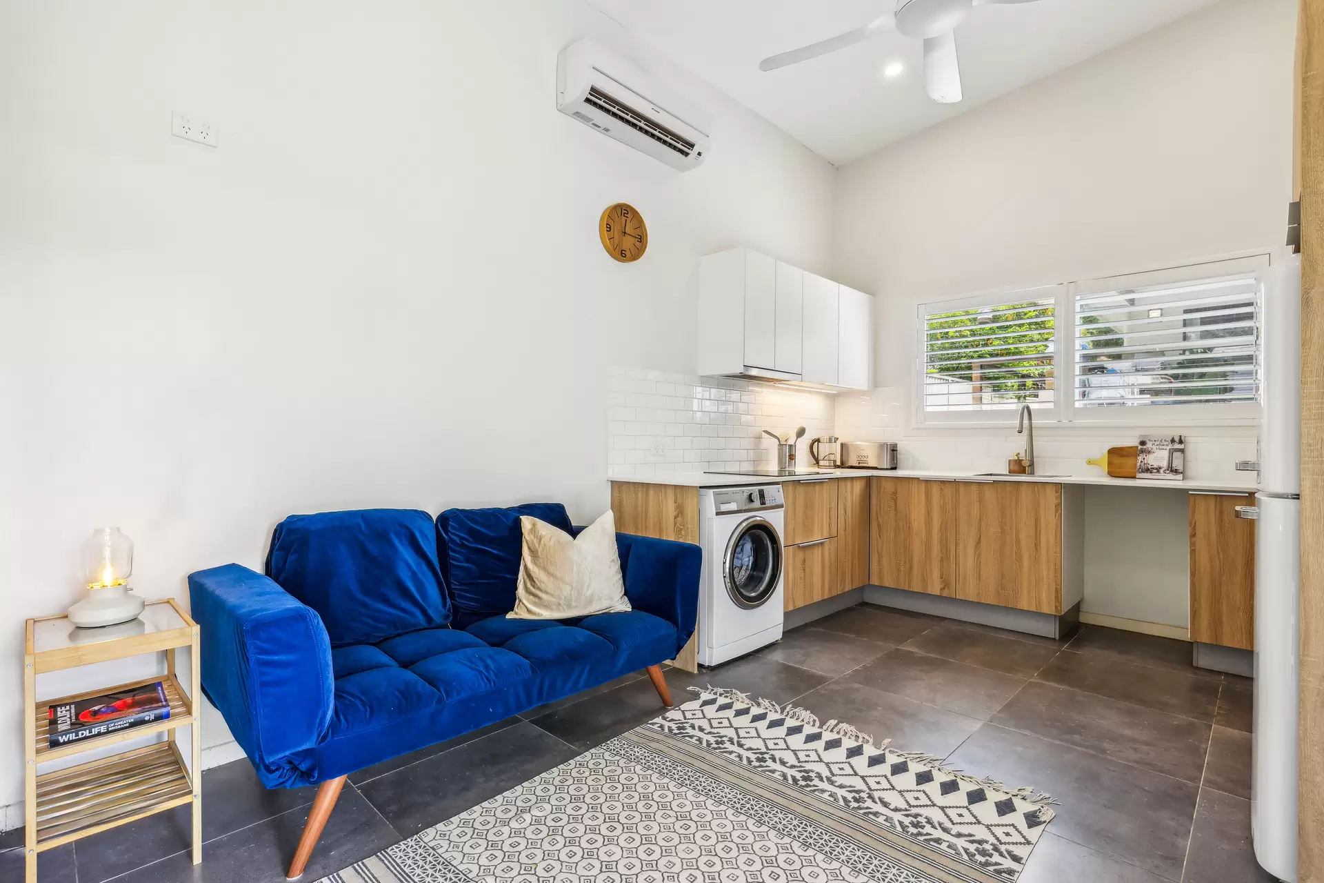 25  Moora Street, Ashmore Sold by Queensland Sotheby's International Realty - image 1