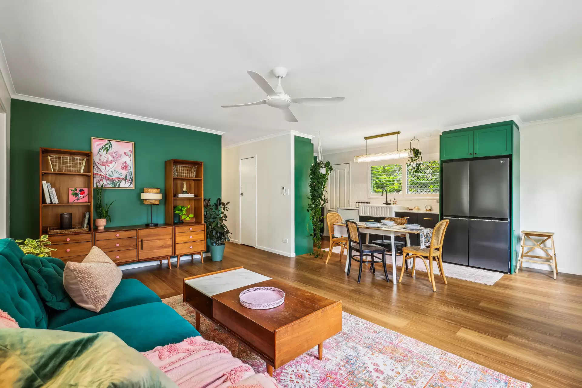 25  Moora Street, Ashmore Sold by Queensland Sotheby's International Realty - image 1