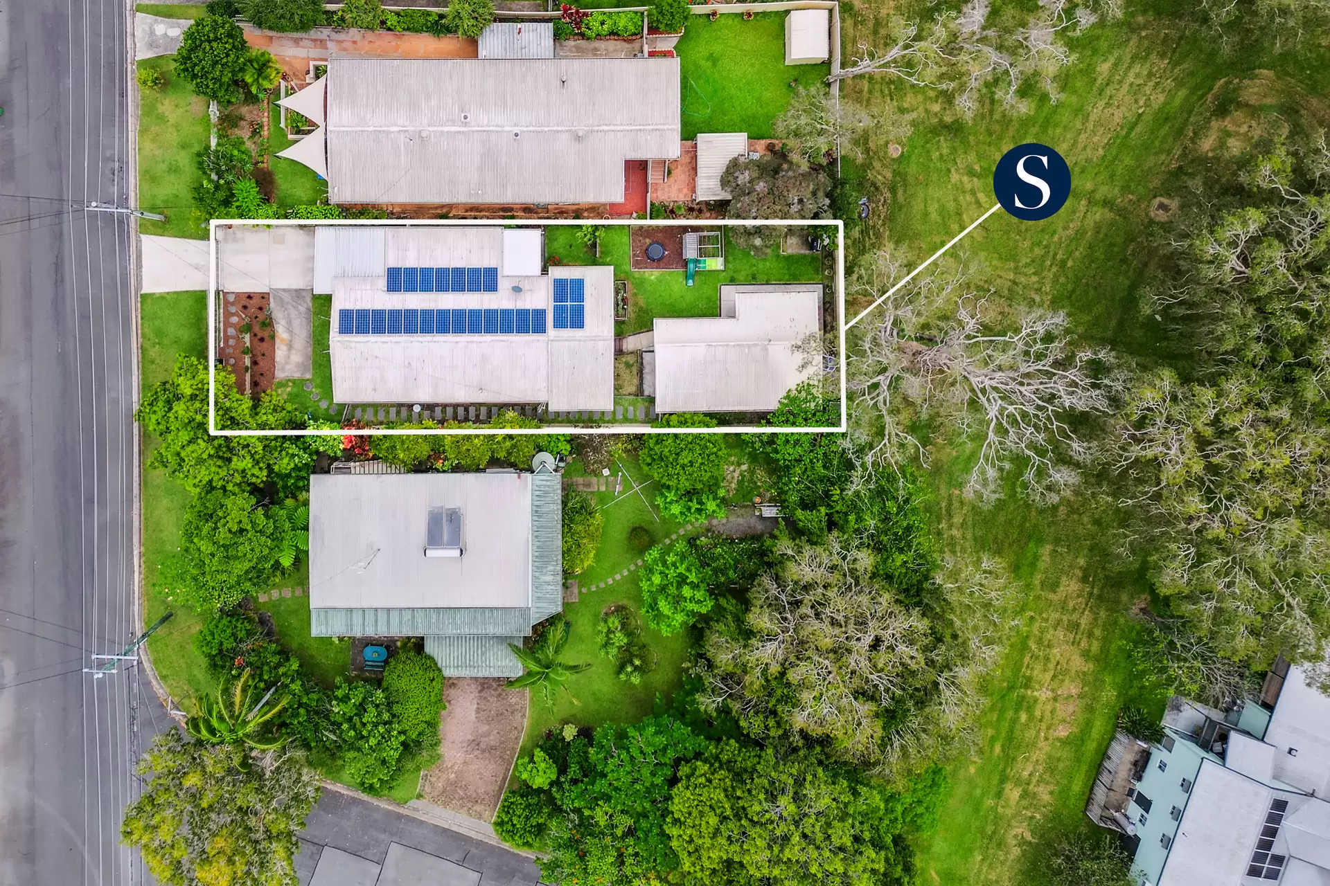 25  Moora Street, Ashmore Sold by Queensland Sotheby's International Realty - image 1