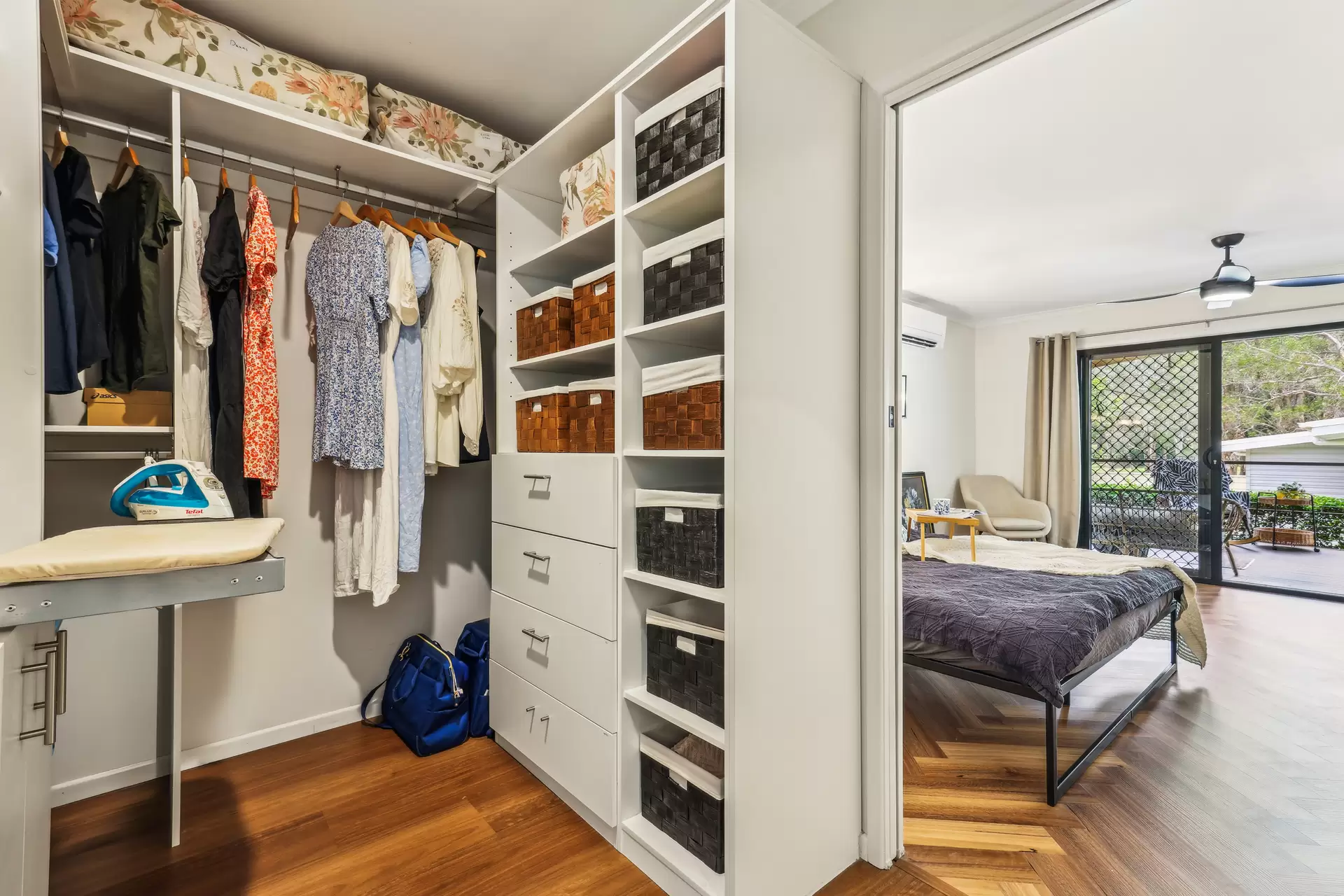25  Moora Street, Ashmore Sold by Queensland Sotheby's International Realty - image 1