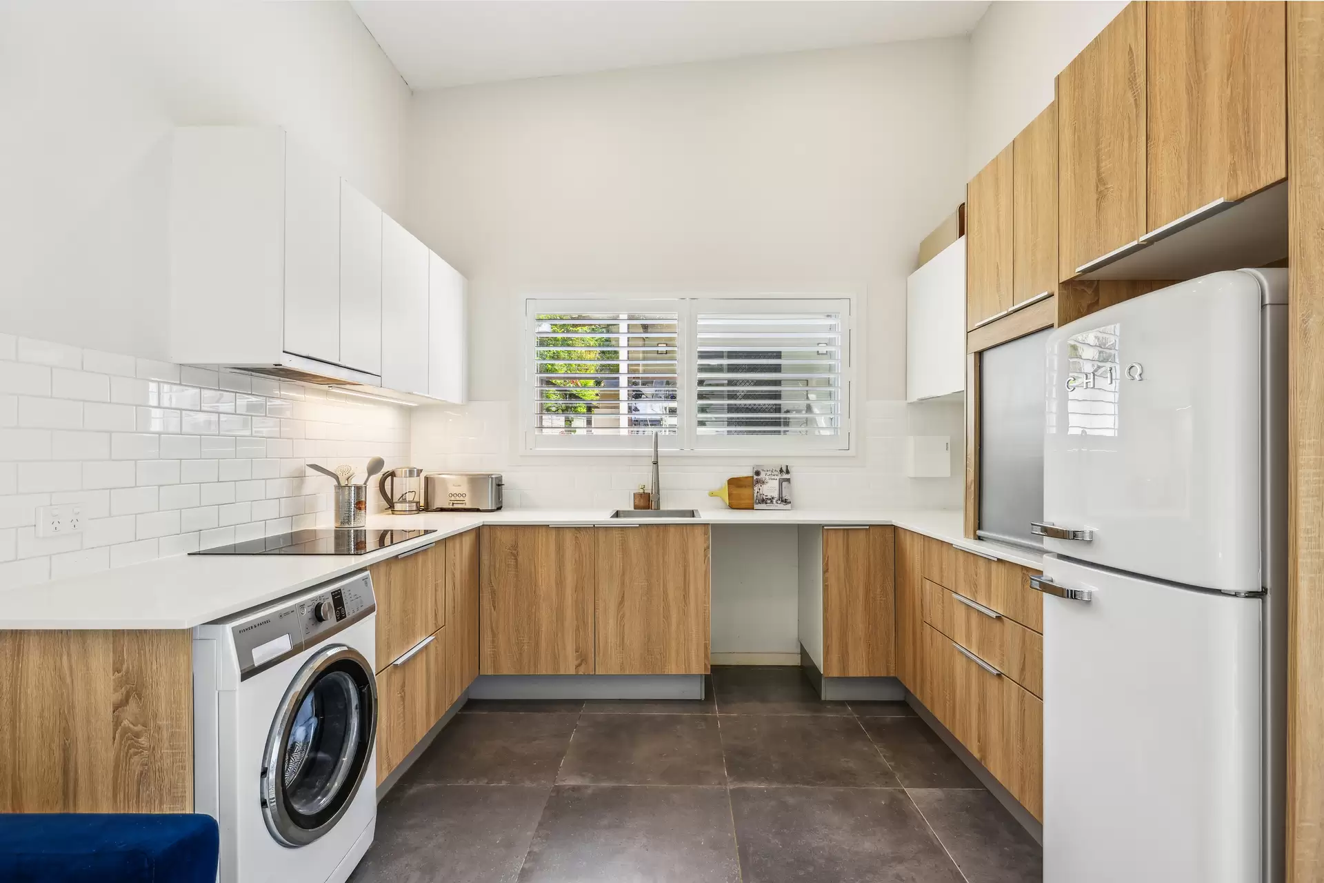 25  Moora Street, Ashmore Sold by Queensland Sotheby's International Realty - image 1