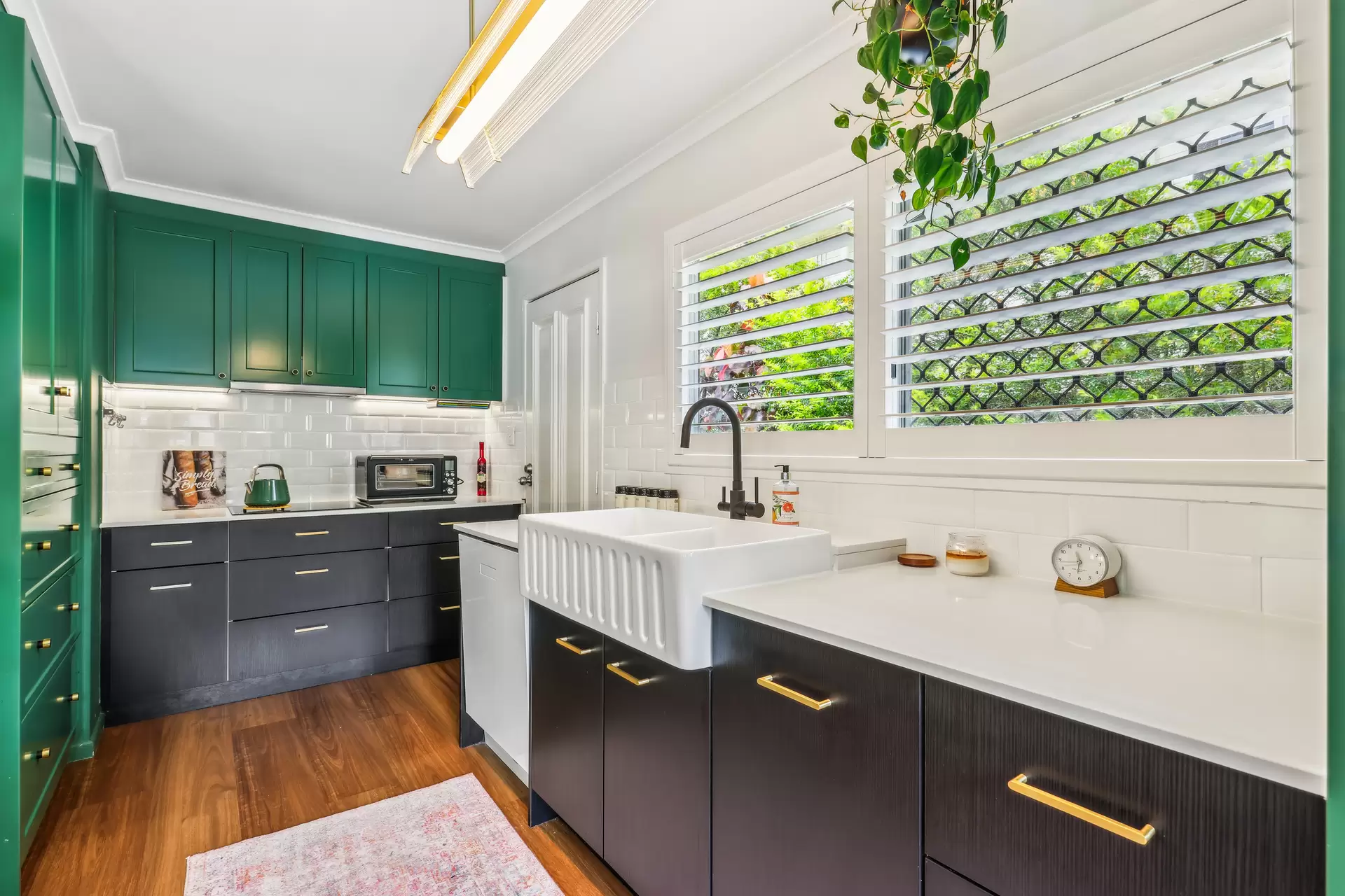 25  Moora Street, Ashmore Sold by Queensland Sotheby's International Realty - image 1