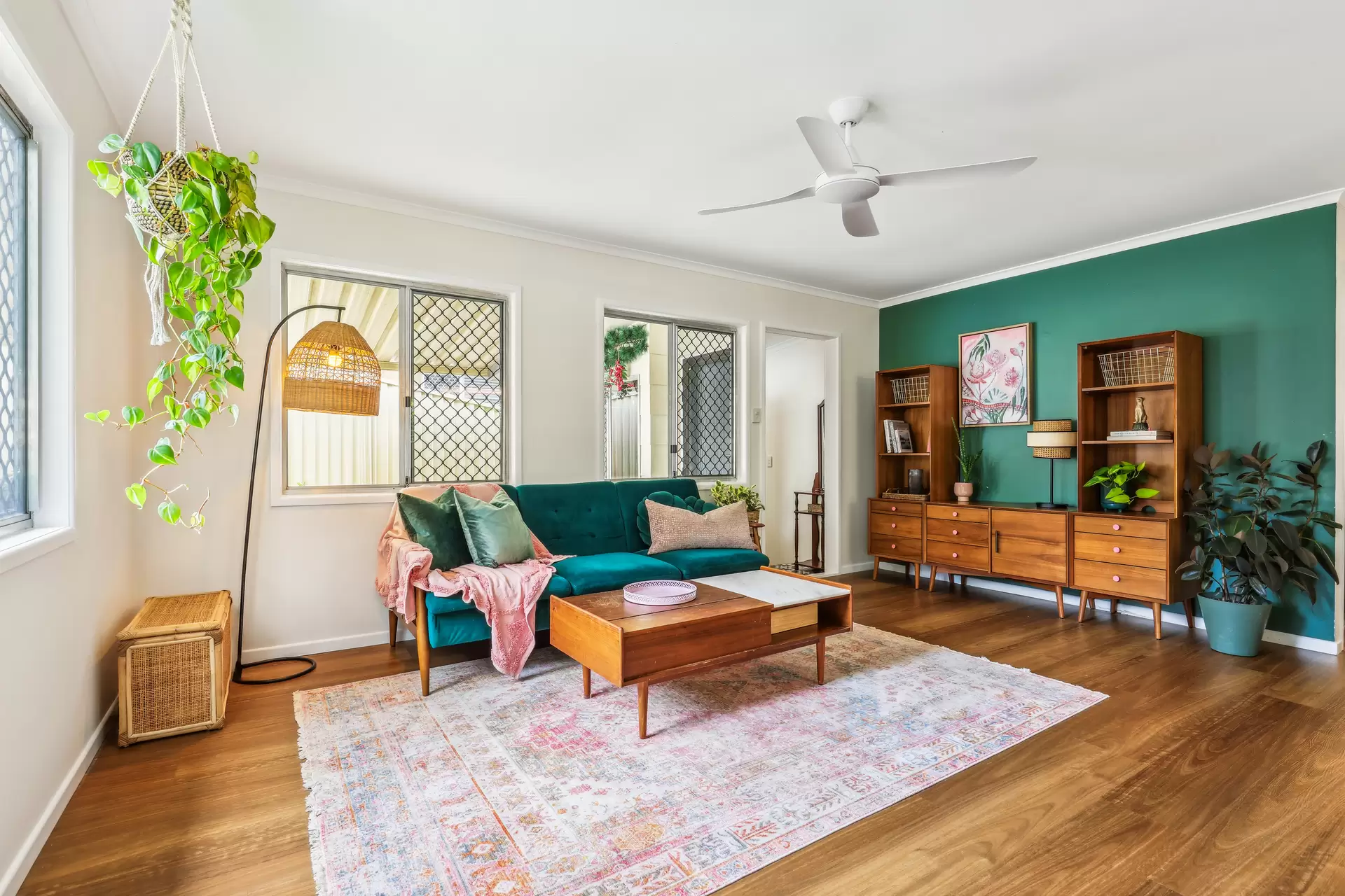 25  Moora Street, Ashmore Sold by Queensland Sotheby's International Realty - image 1