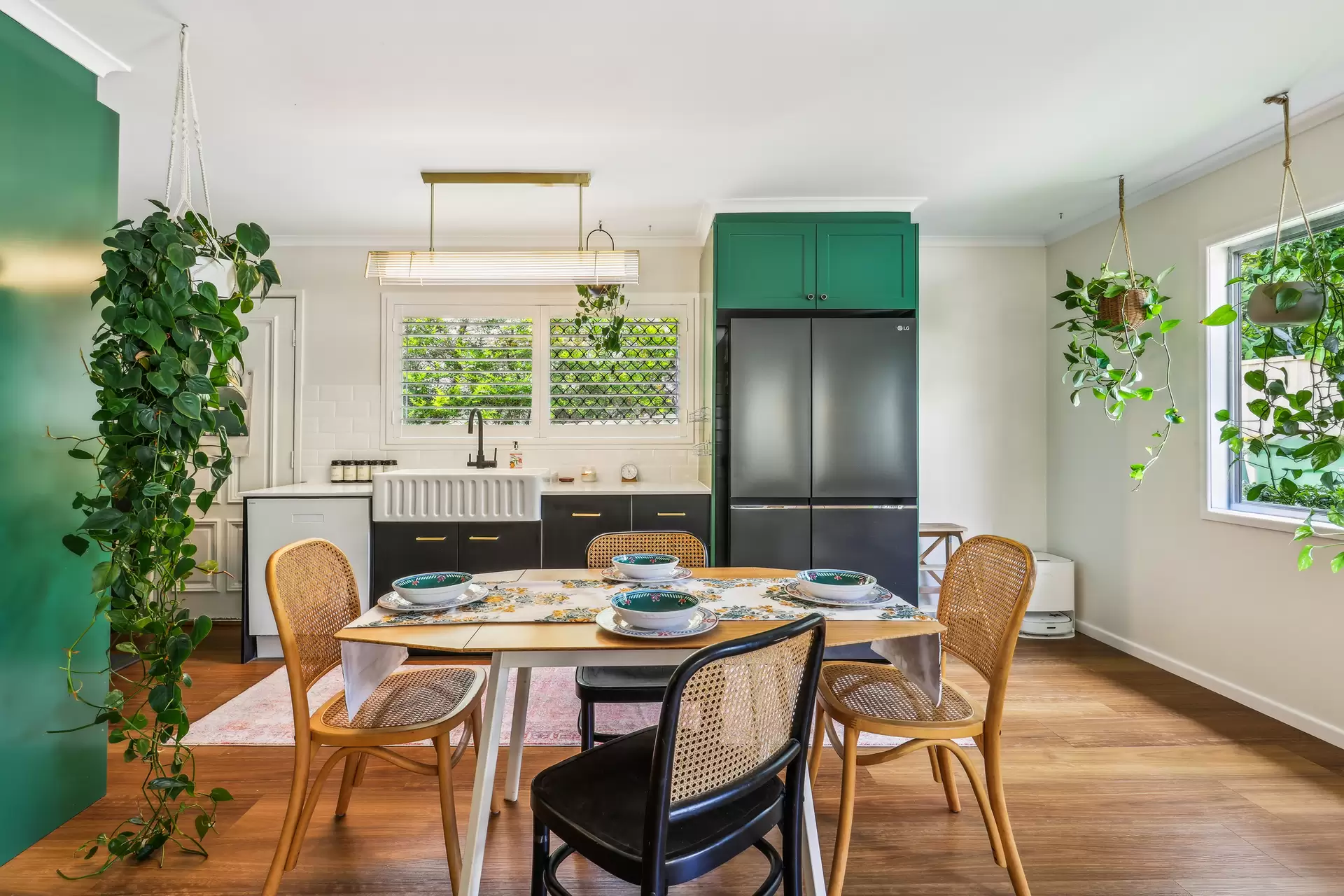 25  Moora Street, Ashmore Sold by Queensland Sotheby's International Realty - image 1