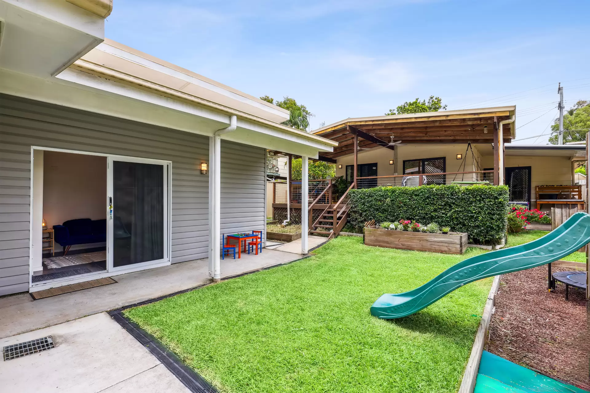 25  Moora Street, Ashmore Sold by Queensland Sotheby's International Realty - image 1