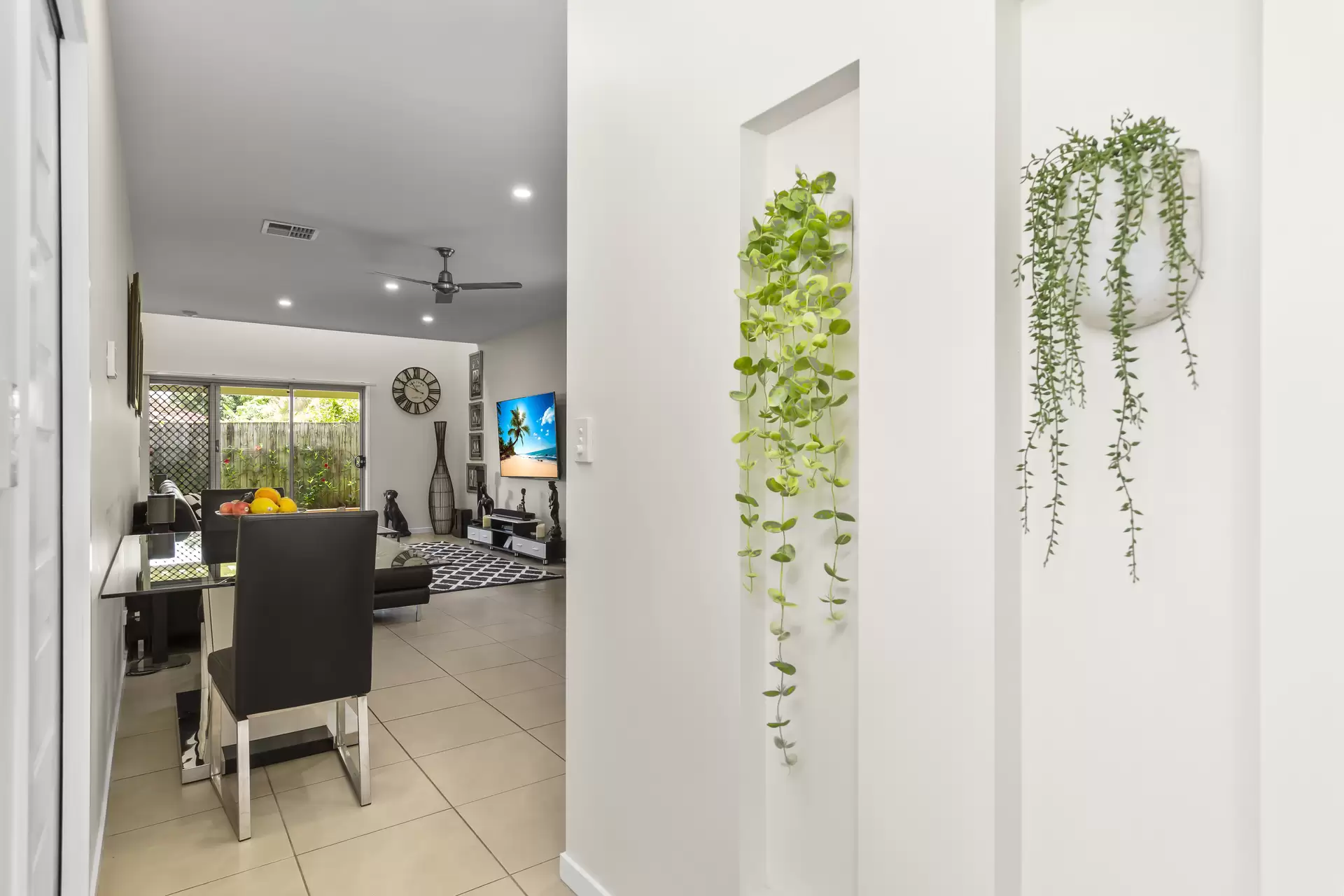8/104-106 Wynyard Street, Cleveland Sold by Queensland Sotheby's International Realty - image 1