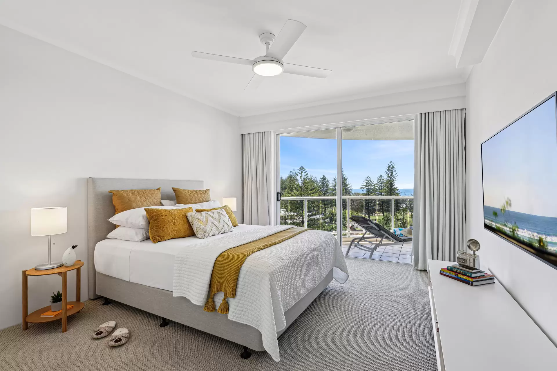 99/59 Pacific Street, Main Beach Sold by Queensland Sotheby's International Realty - image 1